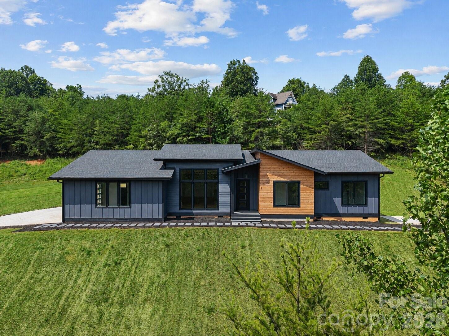 7 Spicebush Lane — Weaverville