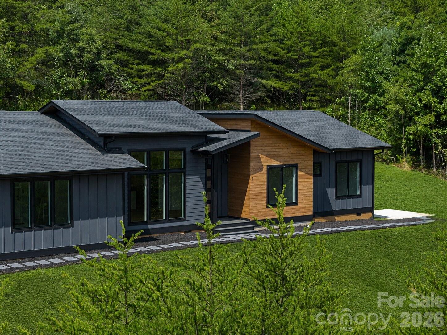 7 Spicebush Lane — Weaverville