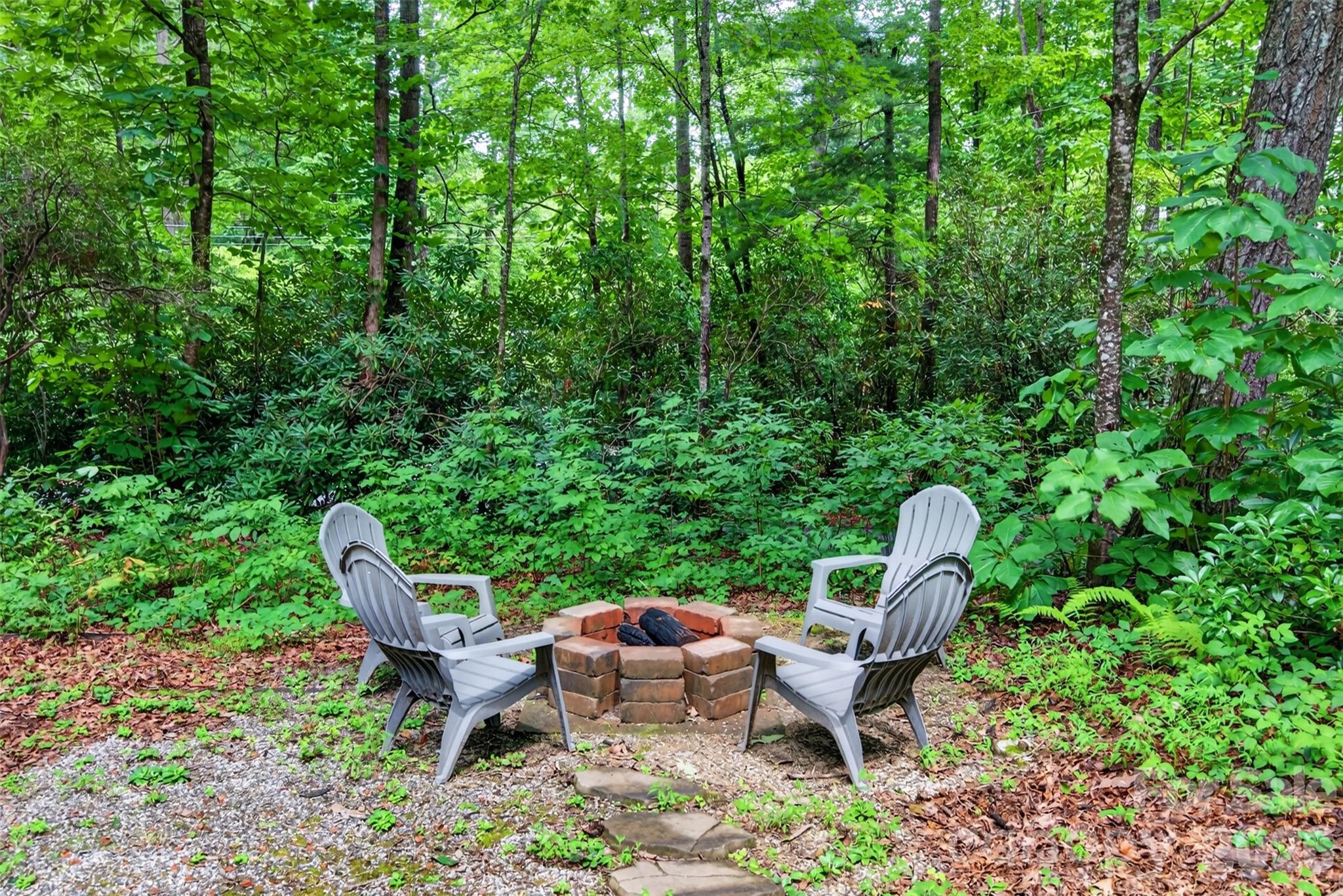 2 Bear Rock Loop Road — Hendersonville