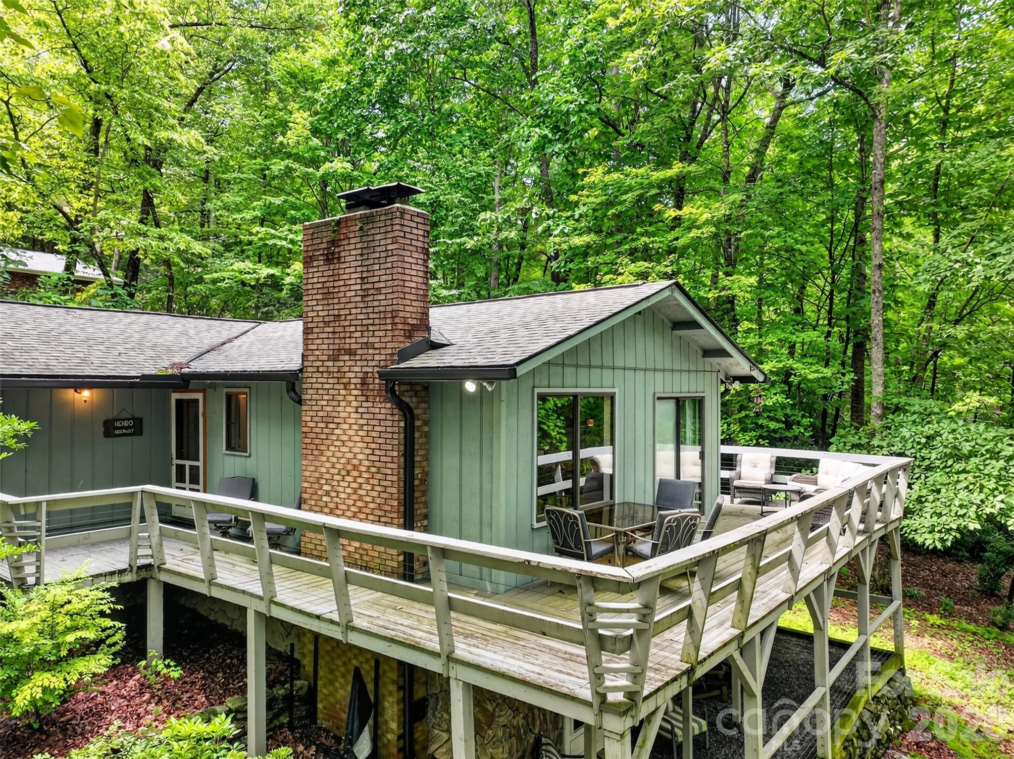2 Bear Rock Loop Road — Hendersonville