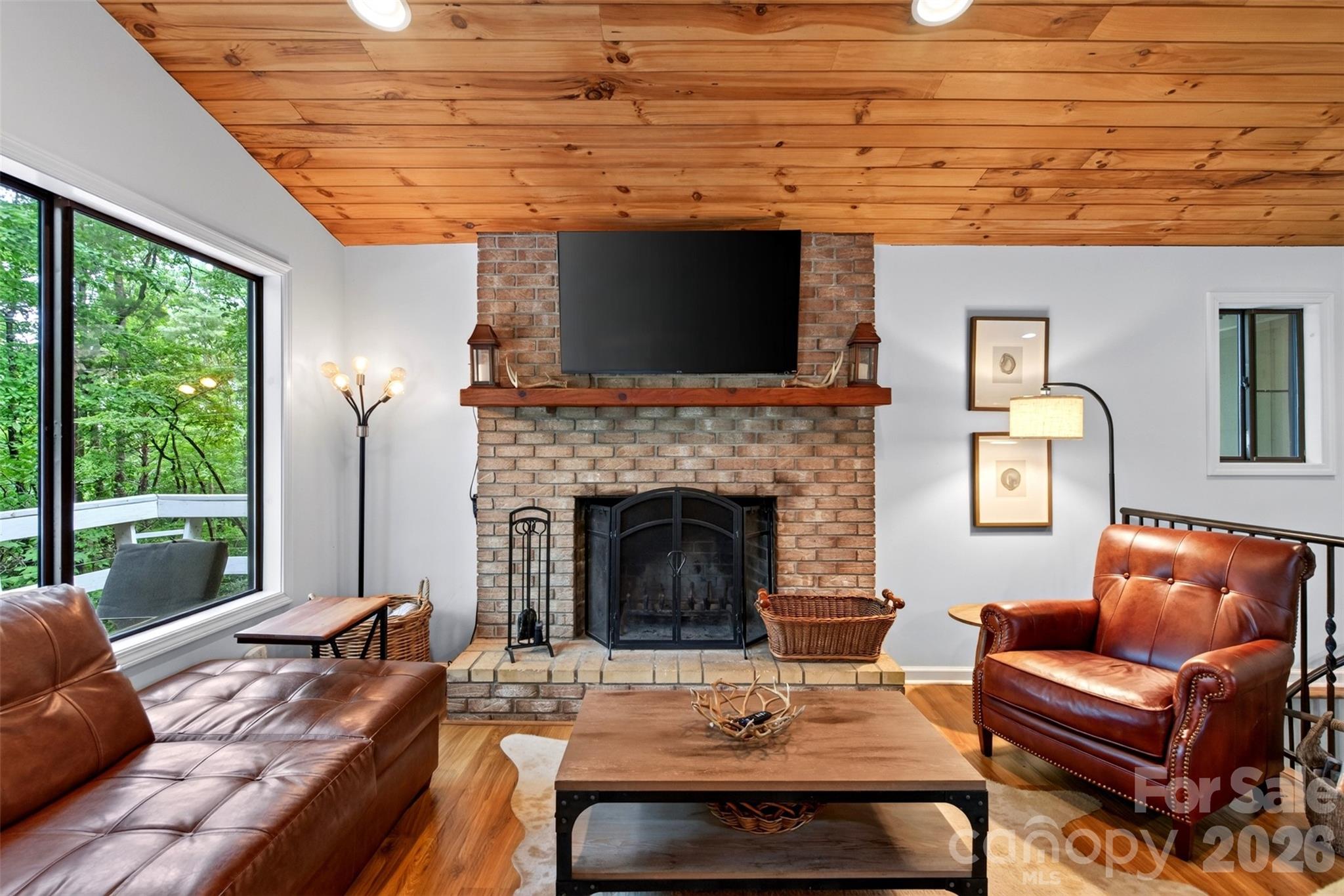 2 Bear Rock Loop Road — Hendersonville