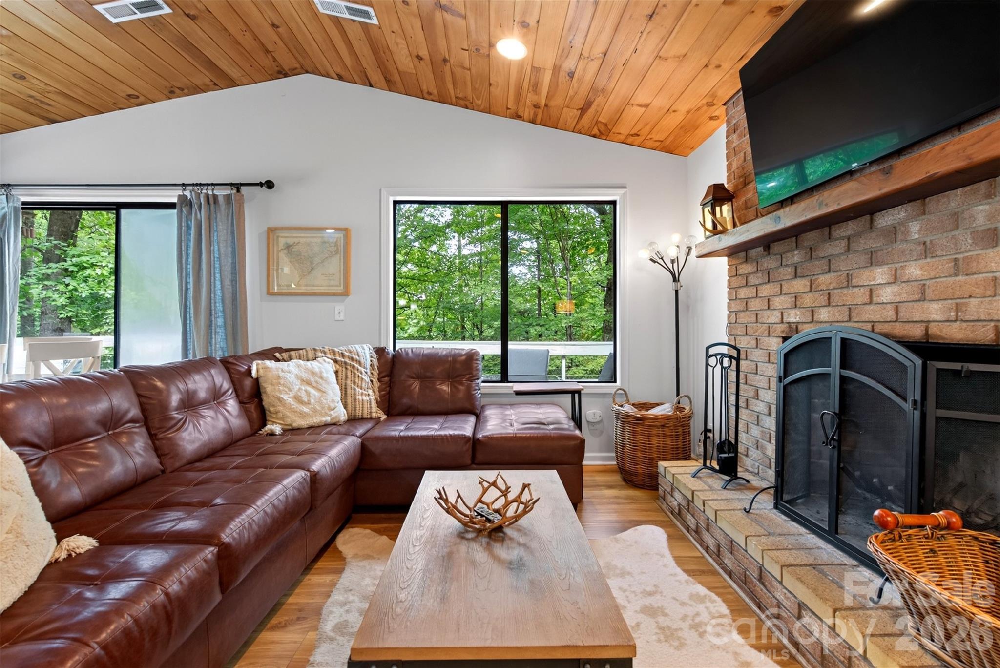 2 Bear Rock Loop Road — Hendersonville