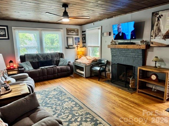 393 Arlington Street — Forest City