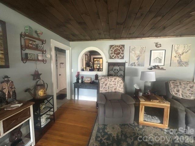 393 Arlington Street — Forest City