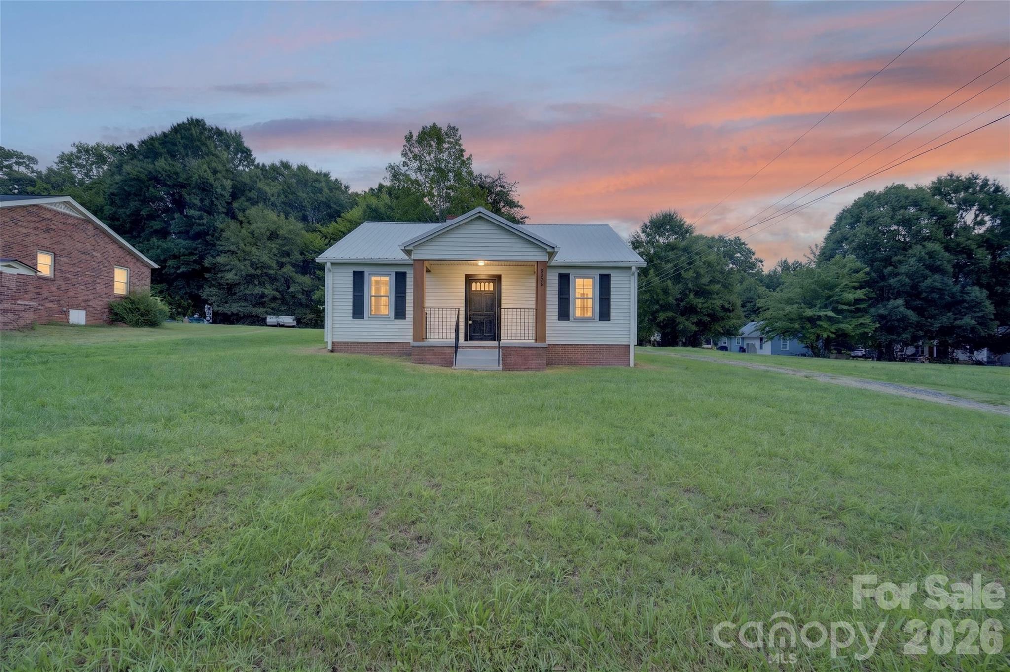 2318 32nd Street NE — Hickory
