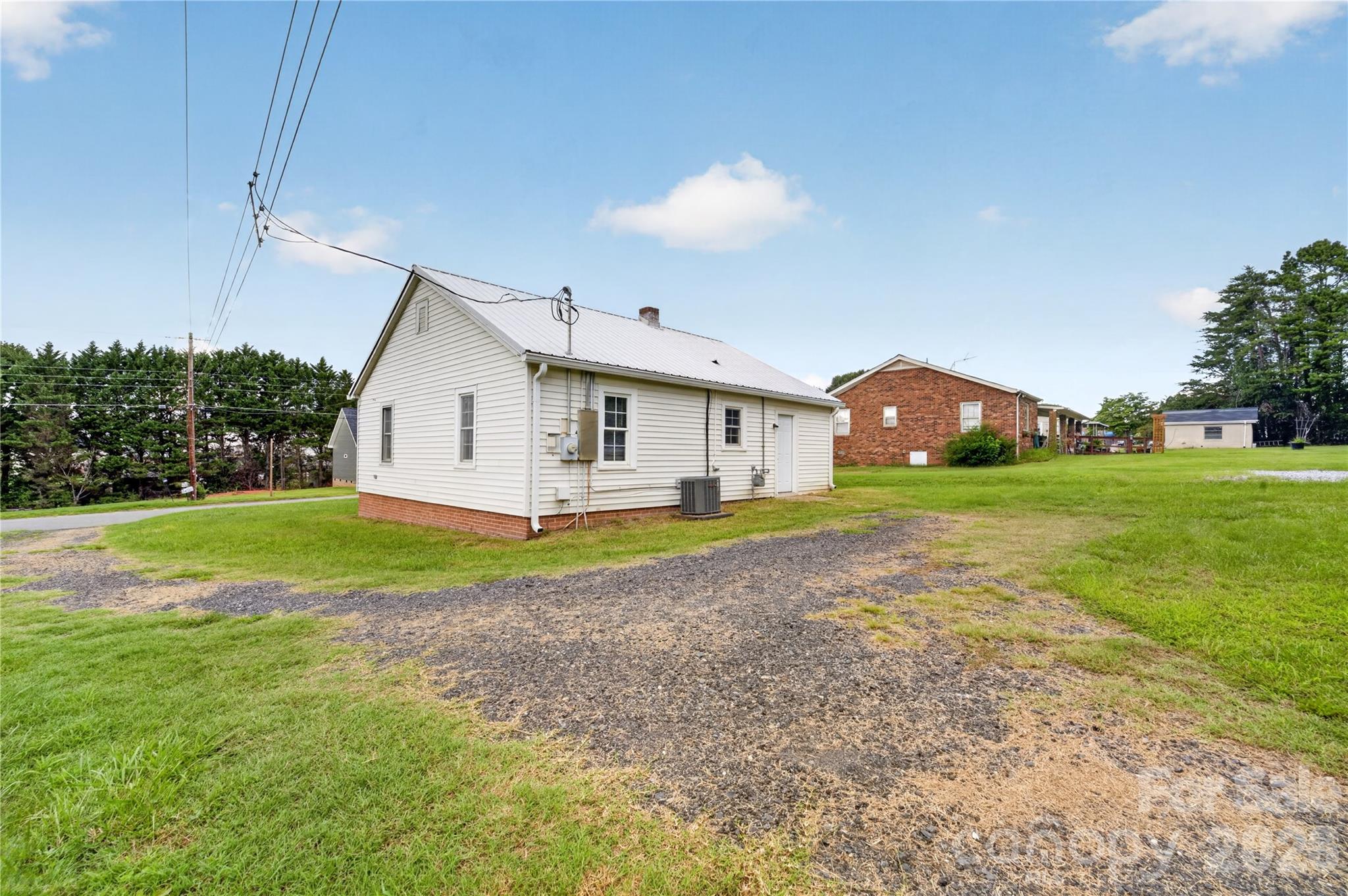 2318 32nd Street NE — Hickory