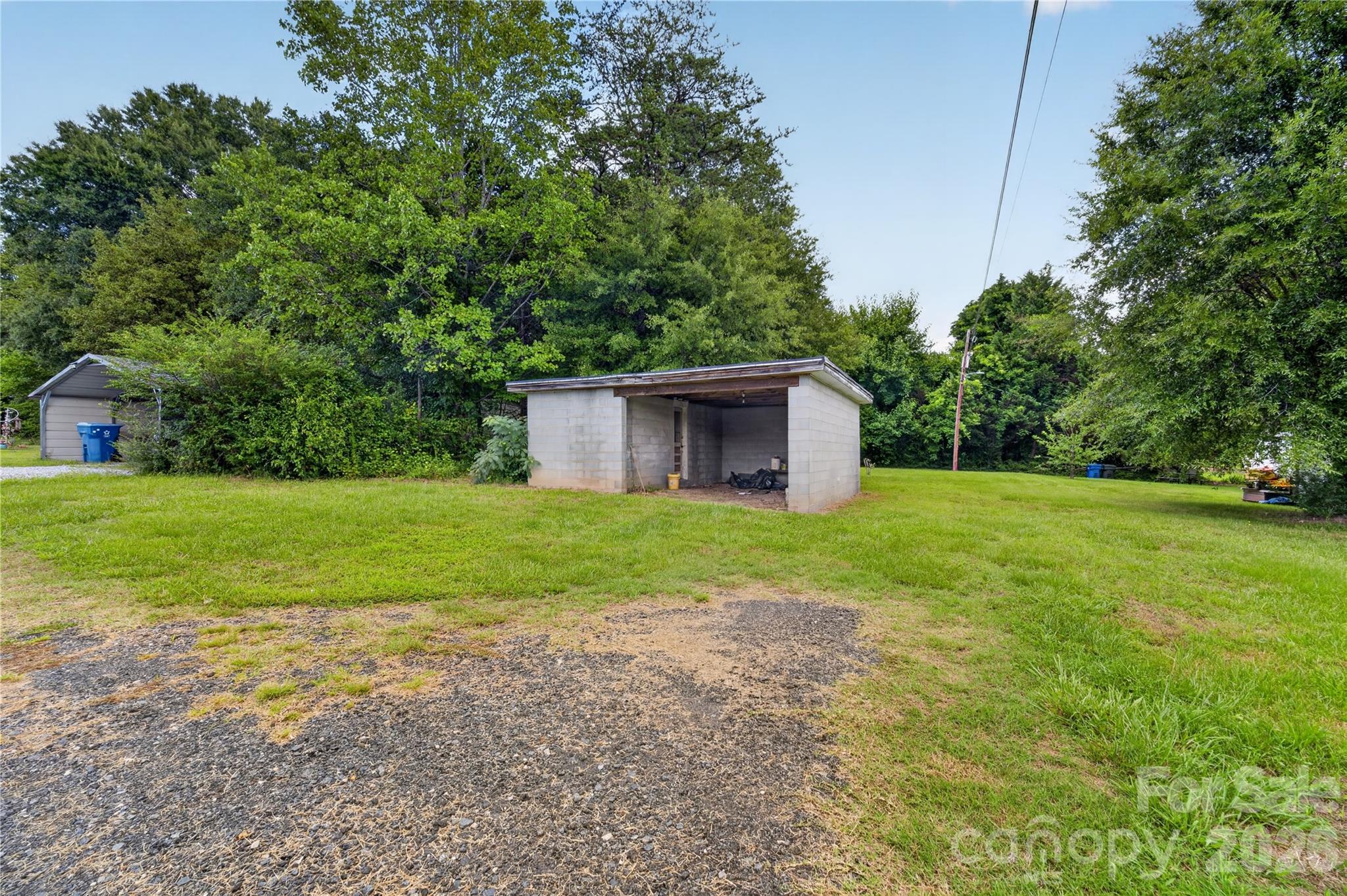 2318 32nd Street NE — Hickory