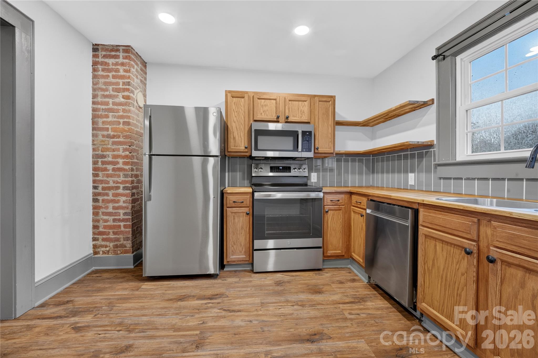 2318 32nd Street NE — Hickory