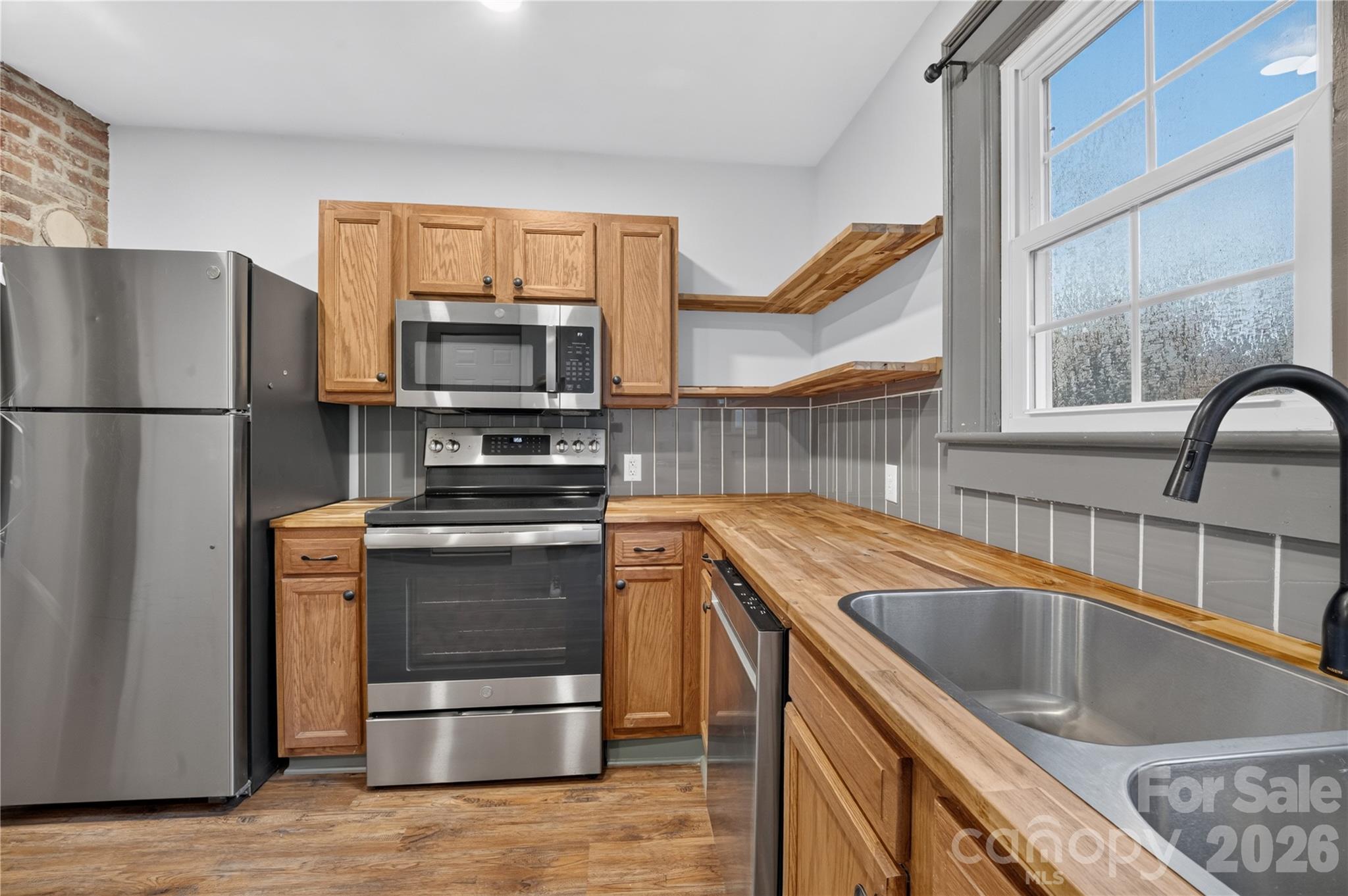 2318 32nd Street NE — Hickory
