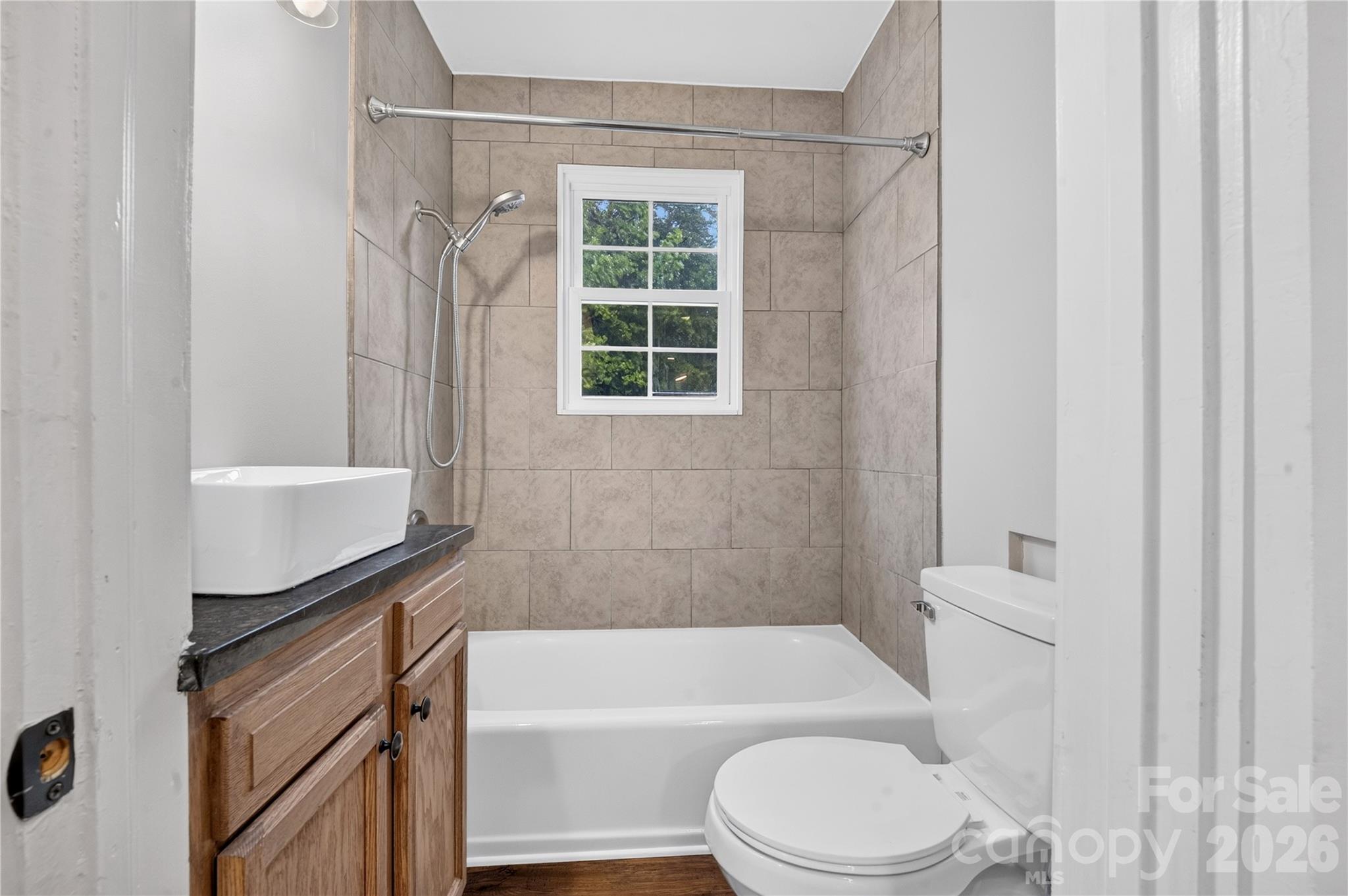 2318 32nd Street NE — Hickory