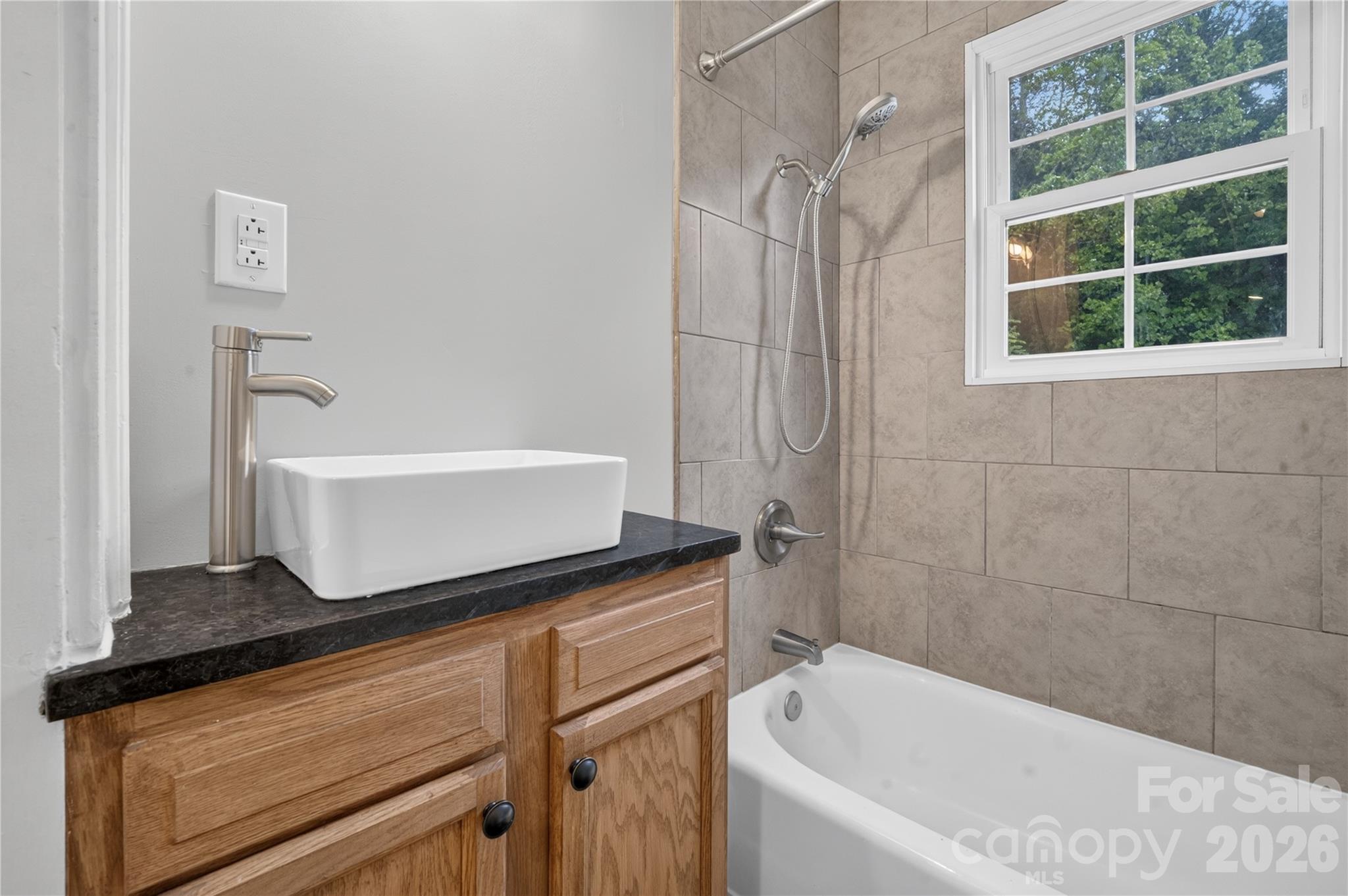 2318 32nd Street NE — Hickory