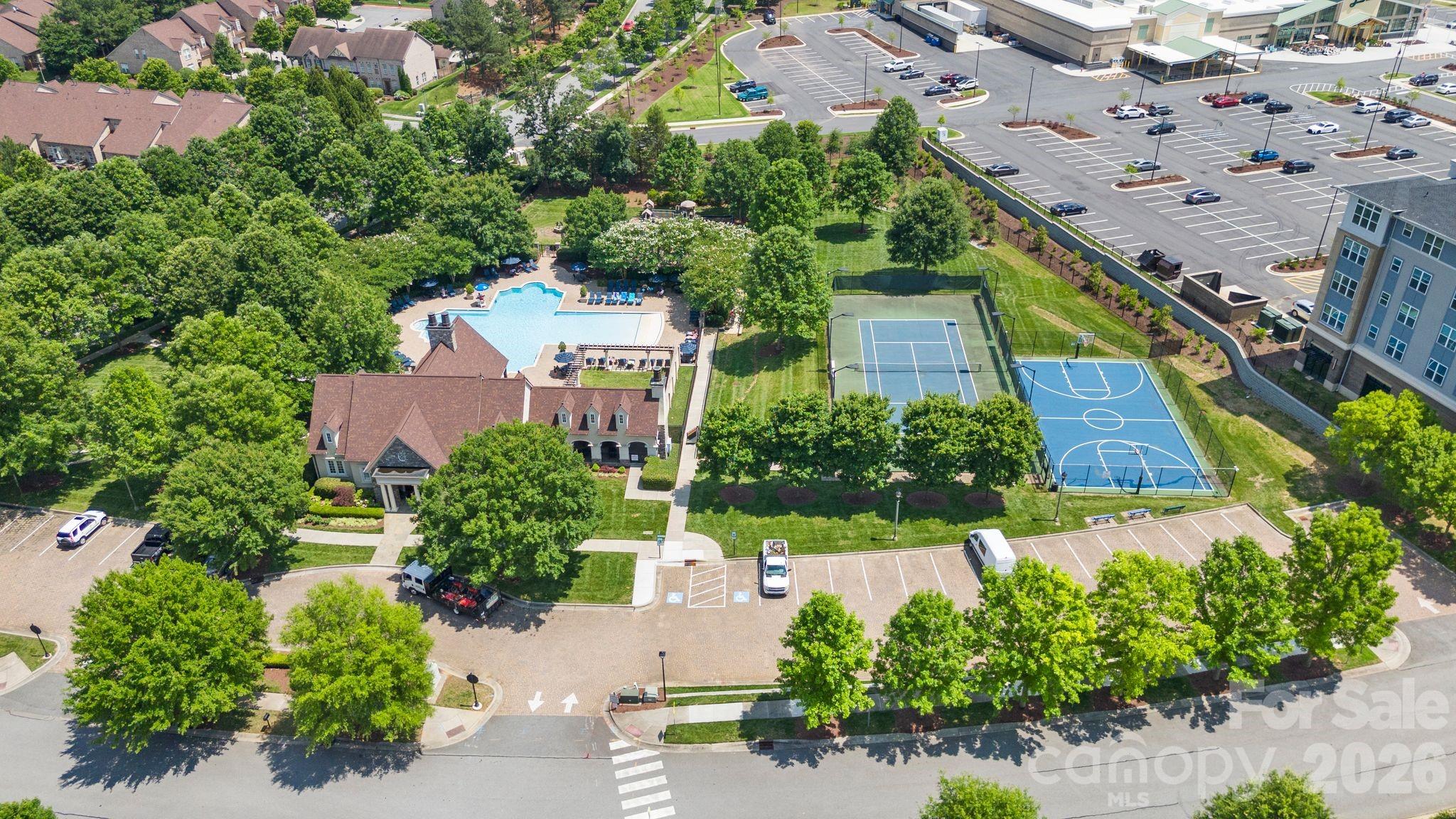 2262 NW Donnington Lane NW — Concord