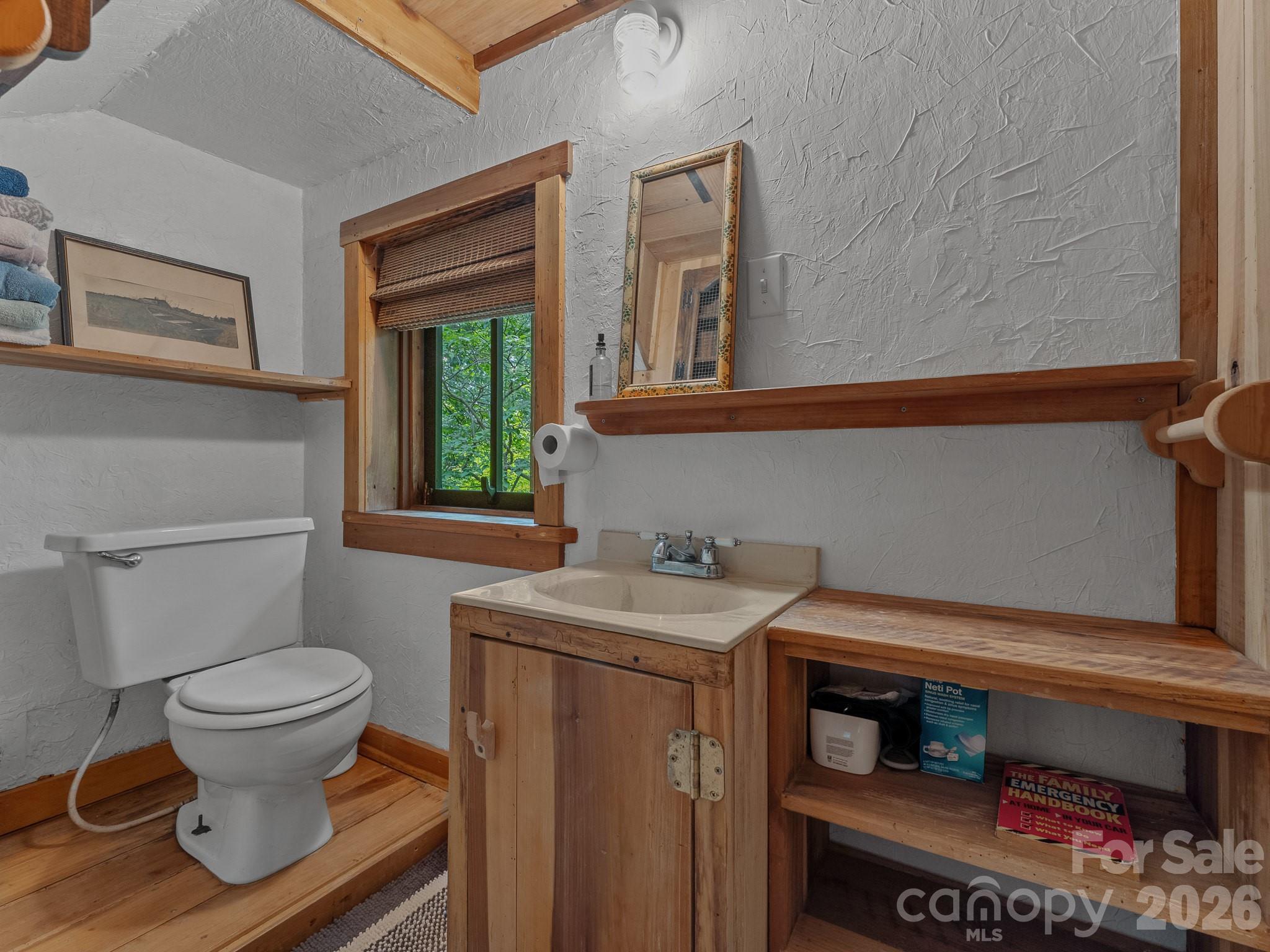 1051 Frost Road — Saluda