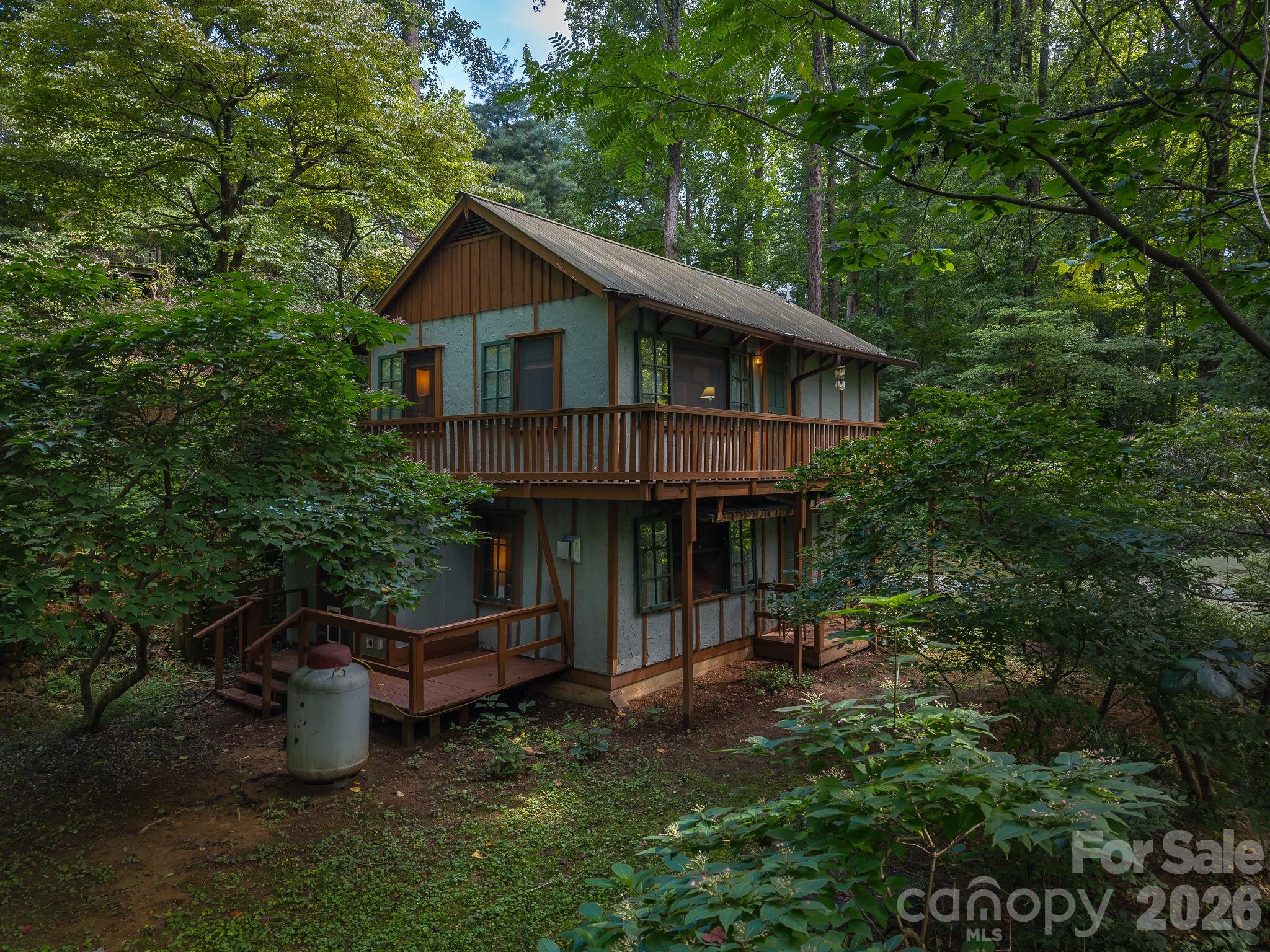 1051 Frost Road — Saluda