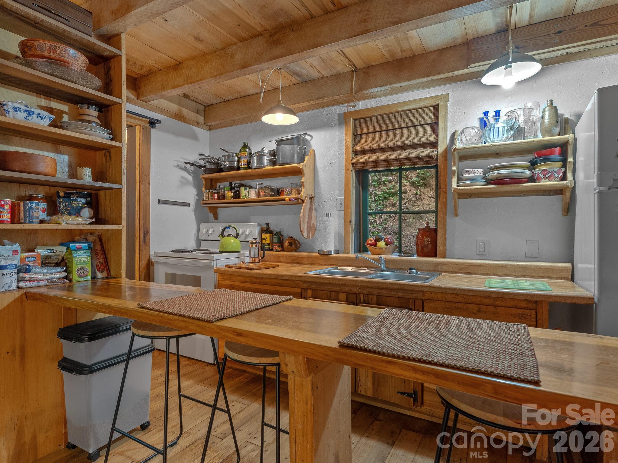 1051 Frost Road — Saluda