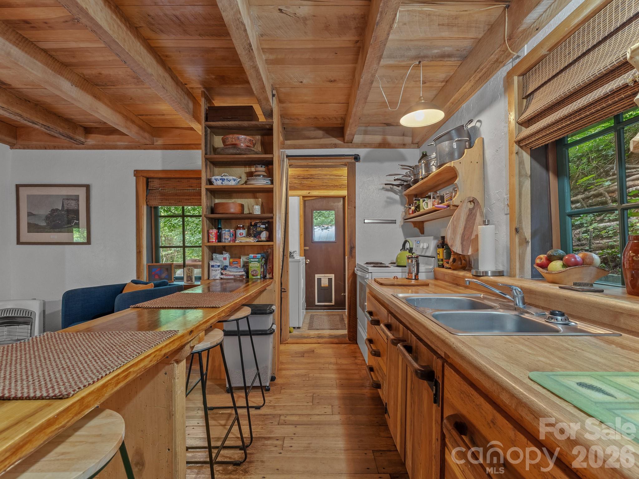 1051 Frost Road — Saluda
