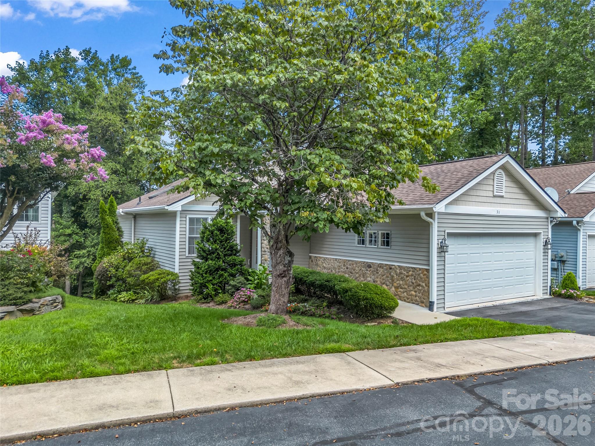 311 Ewarts Hill Road — Hendersonville