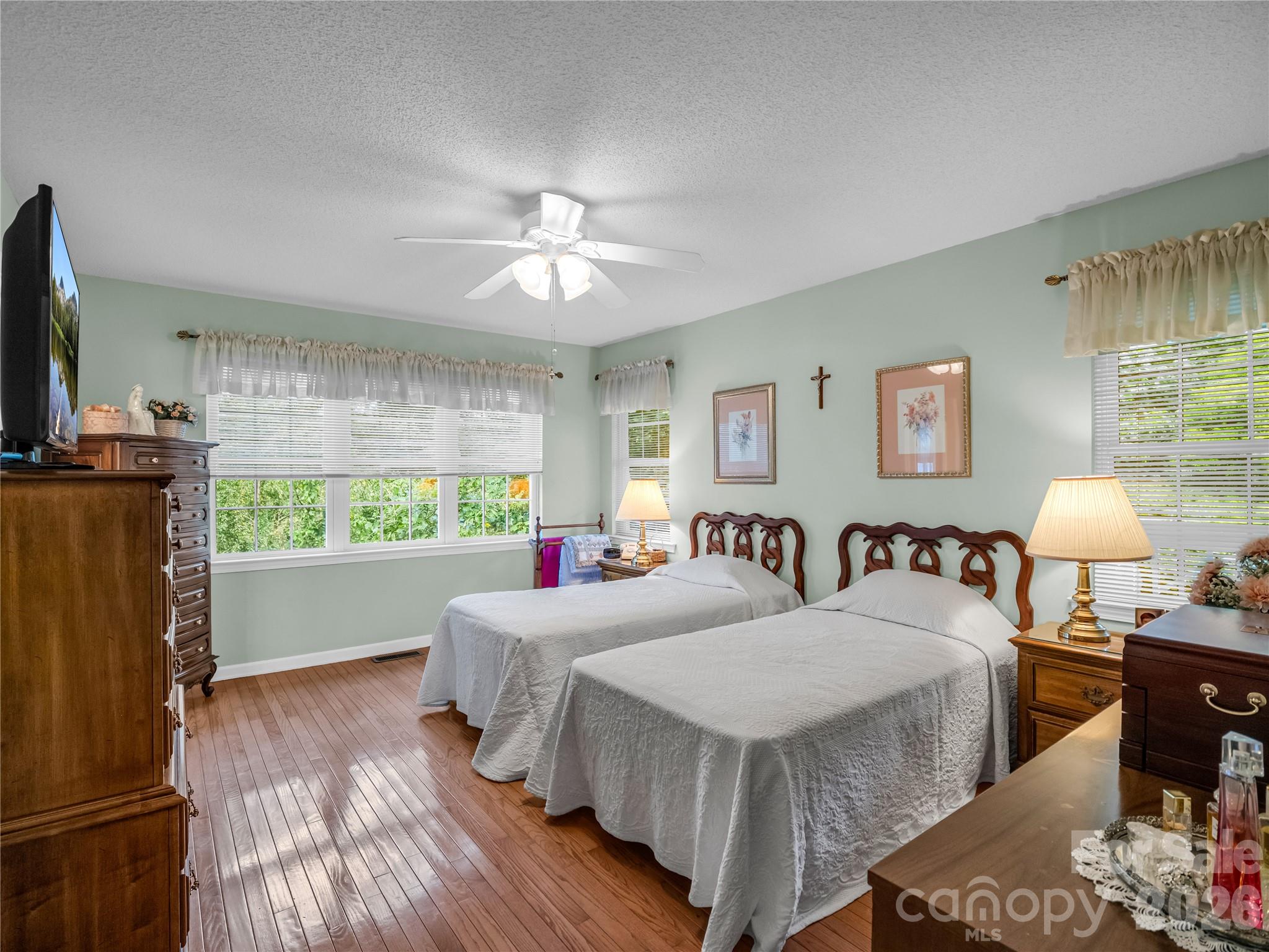 311 Ewarts Hill Road — Hendersonville