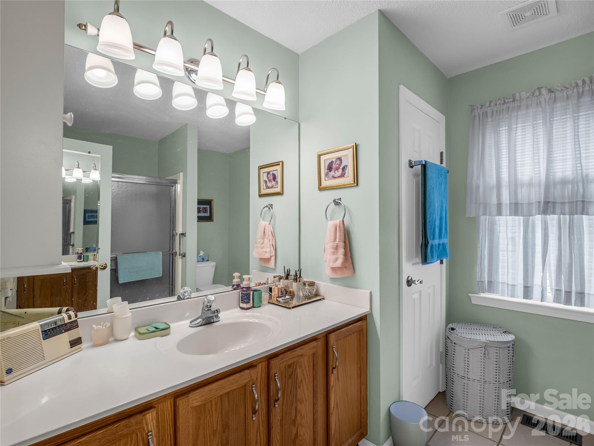 311 Ewarts Hill Road — Hendersonville