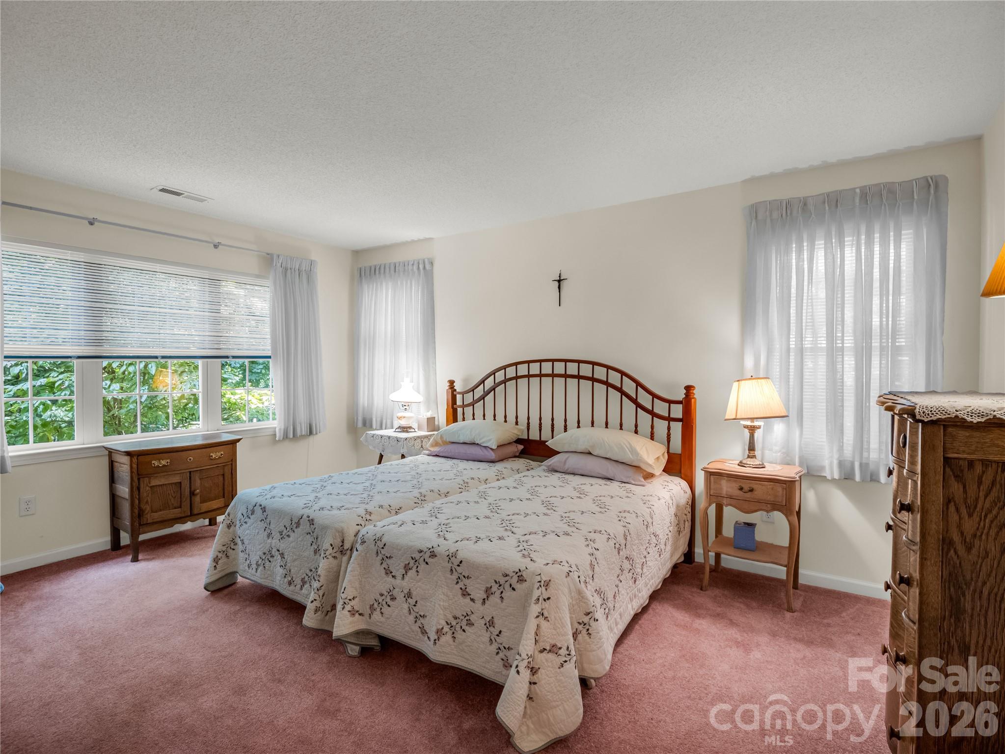 311 Ewarts Hill Road — Hendersonville