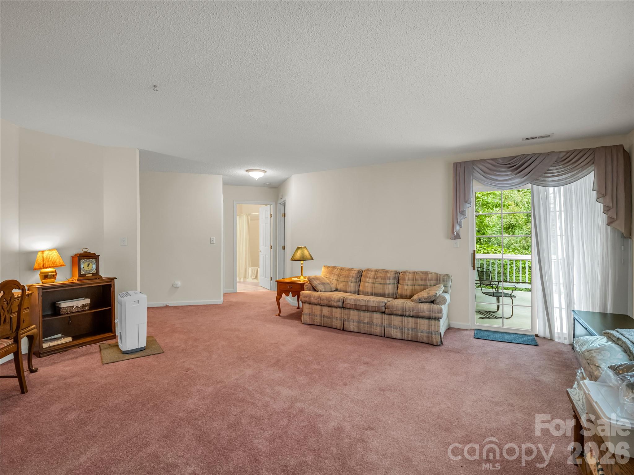 311 Ewarts Hill Road — Hendersonville