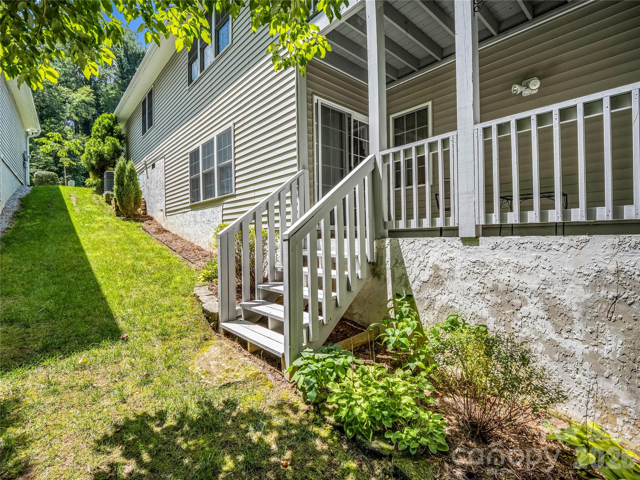 311 Ewarts Hill Road — Hendersonville