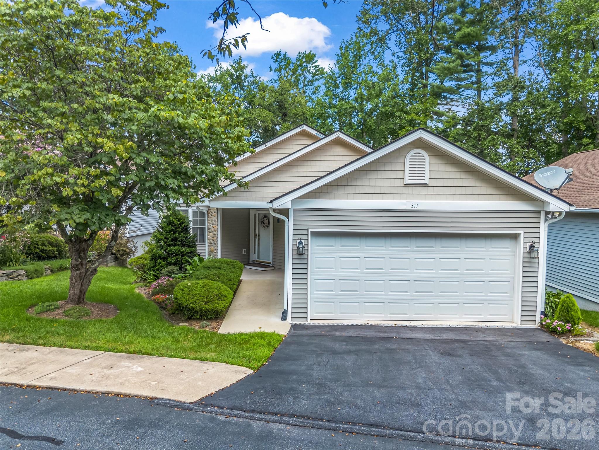 311 Ewarts Hill Road — Hendersonville