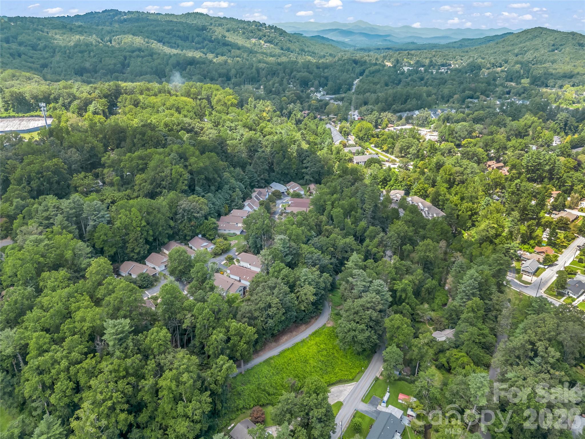 311 Ewarts Hill Road — Hendersonville