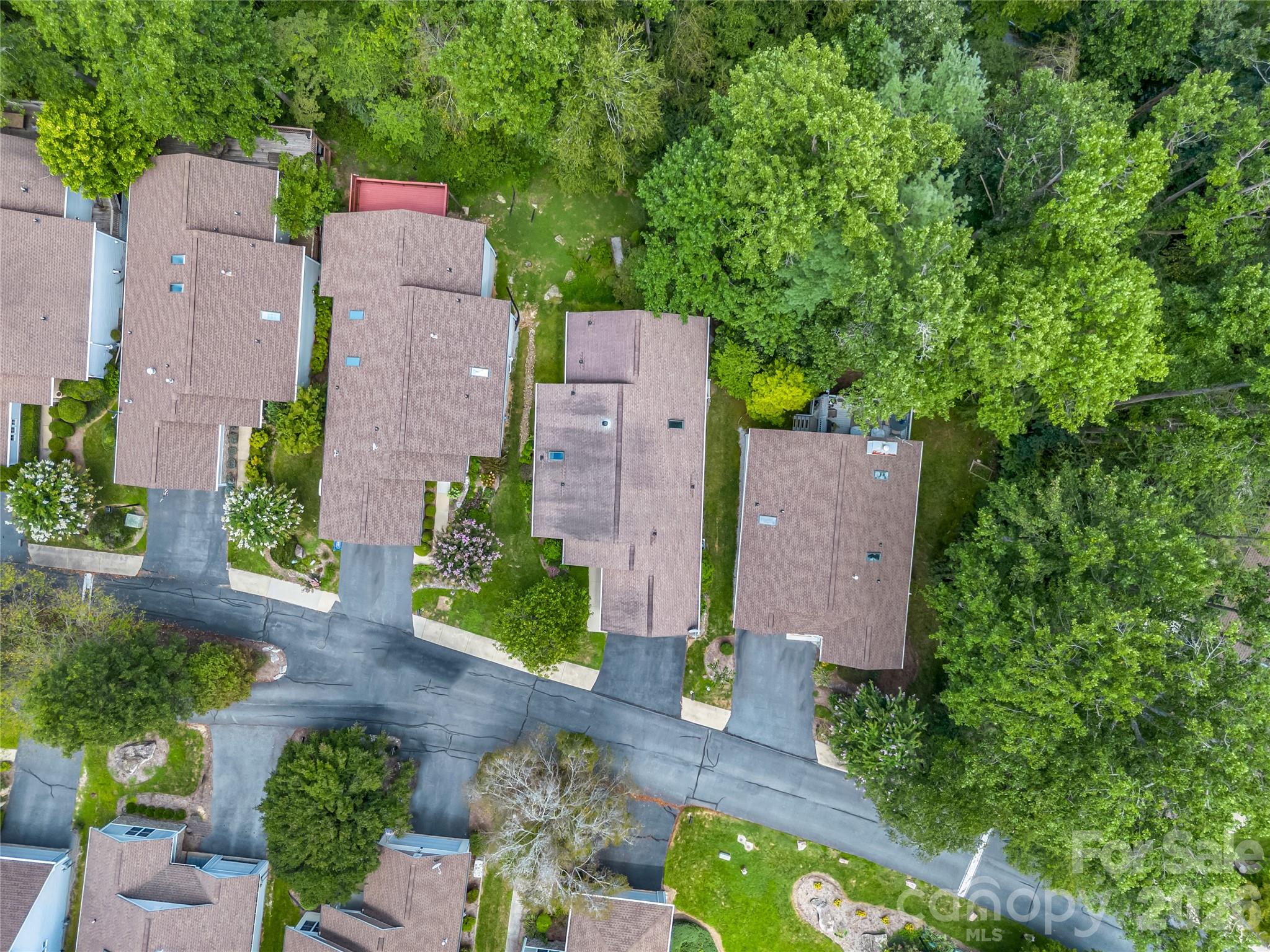 311 Ewarts Hill Road — Hendersonville