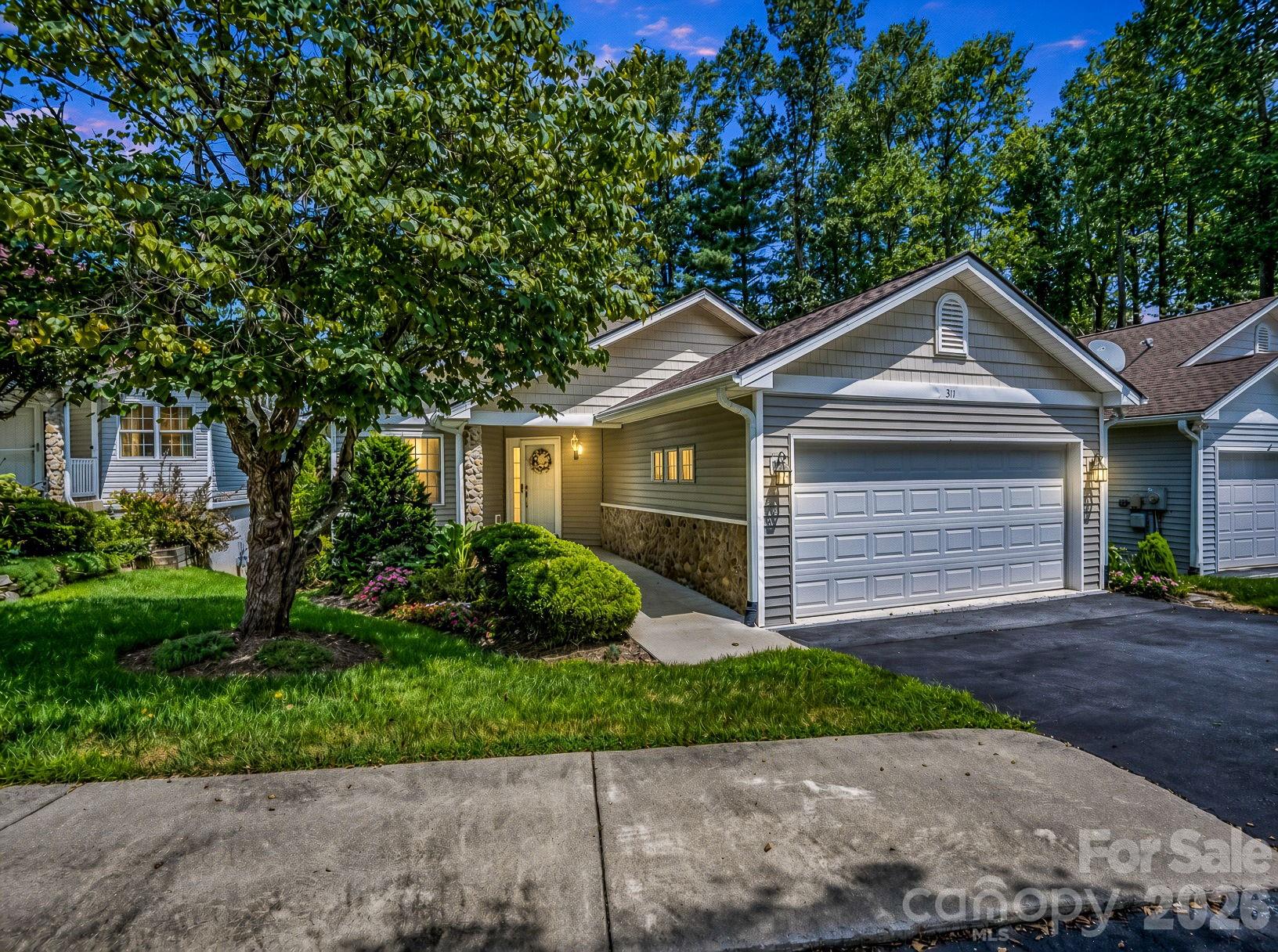 311 Ewarts Hill Road — Hendersonville