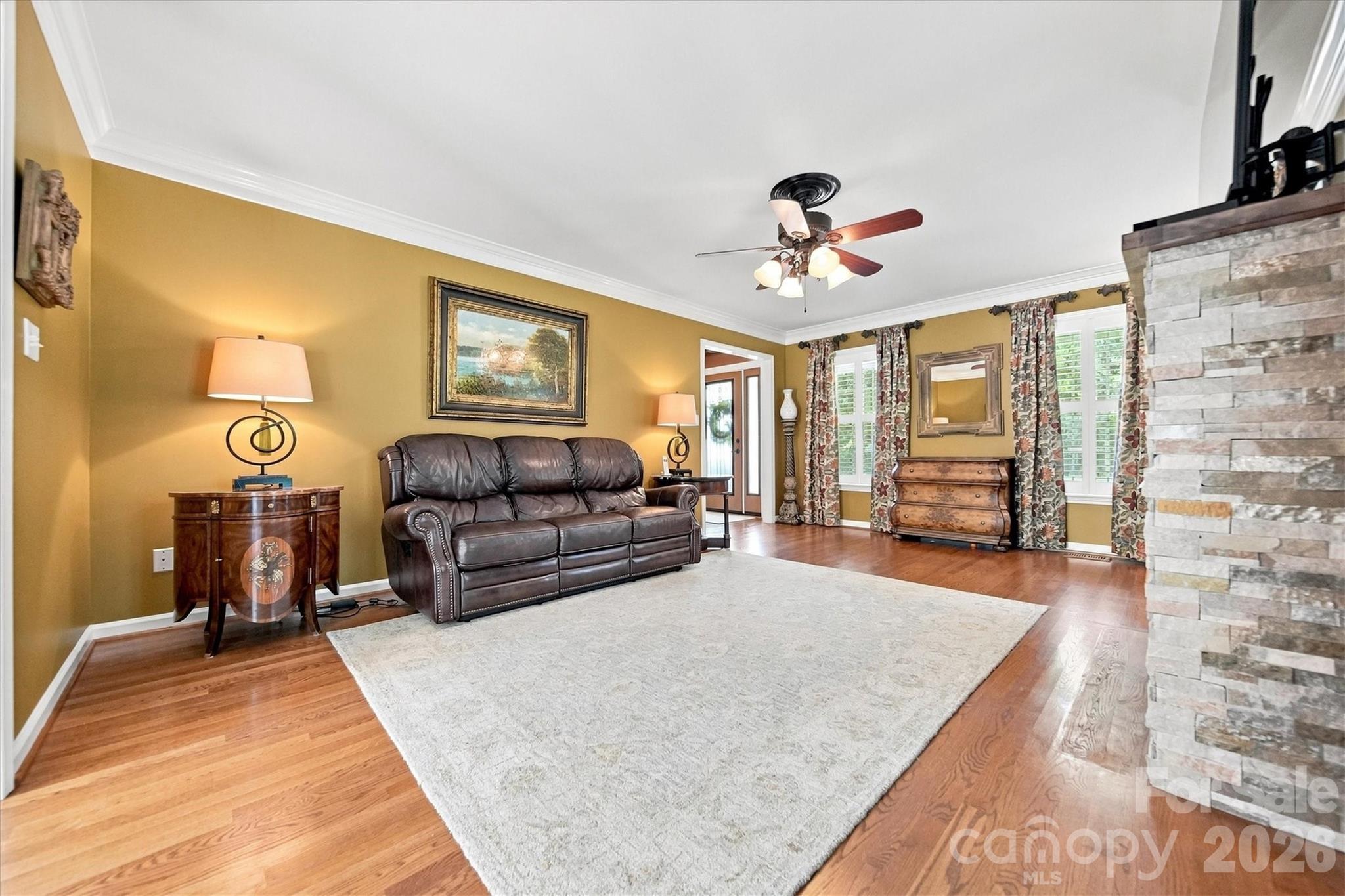 85 Charleston Court — Hickory