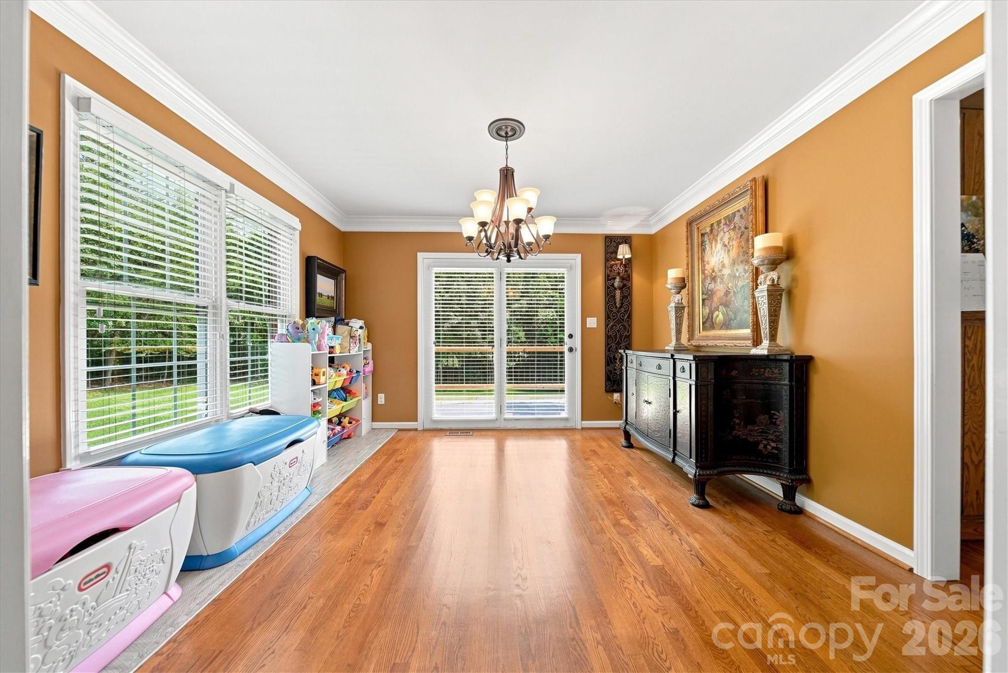 85 Charleston Court — Hickory