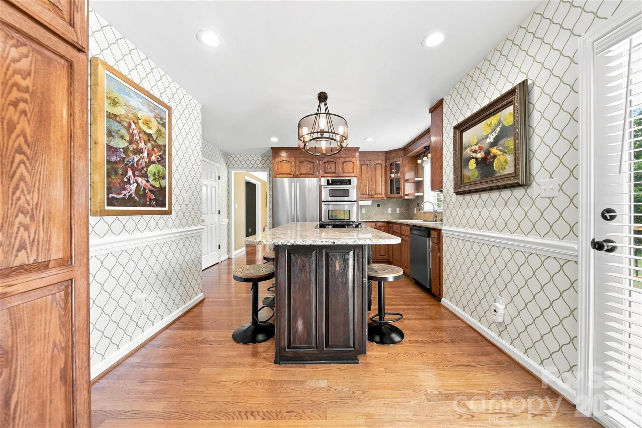 85 Charleston Court — Hickory