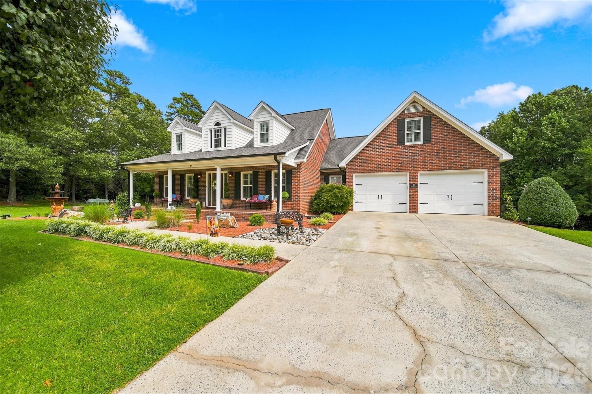 85 Charleston Court — Hickory