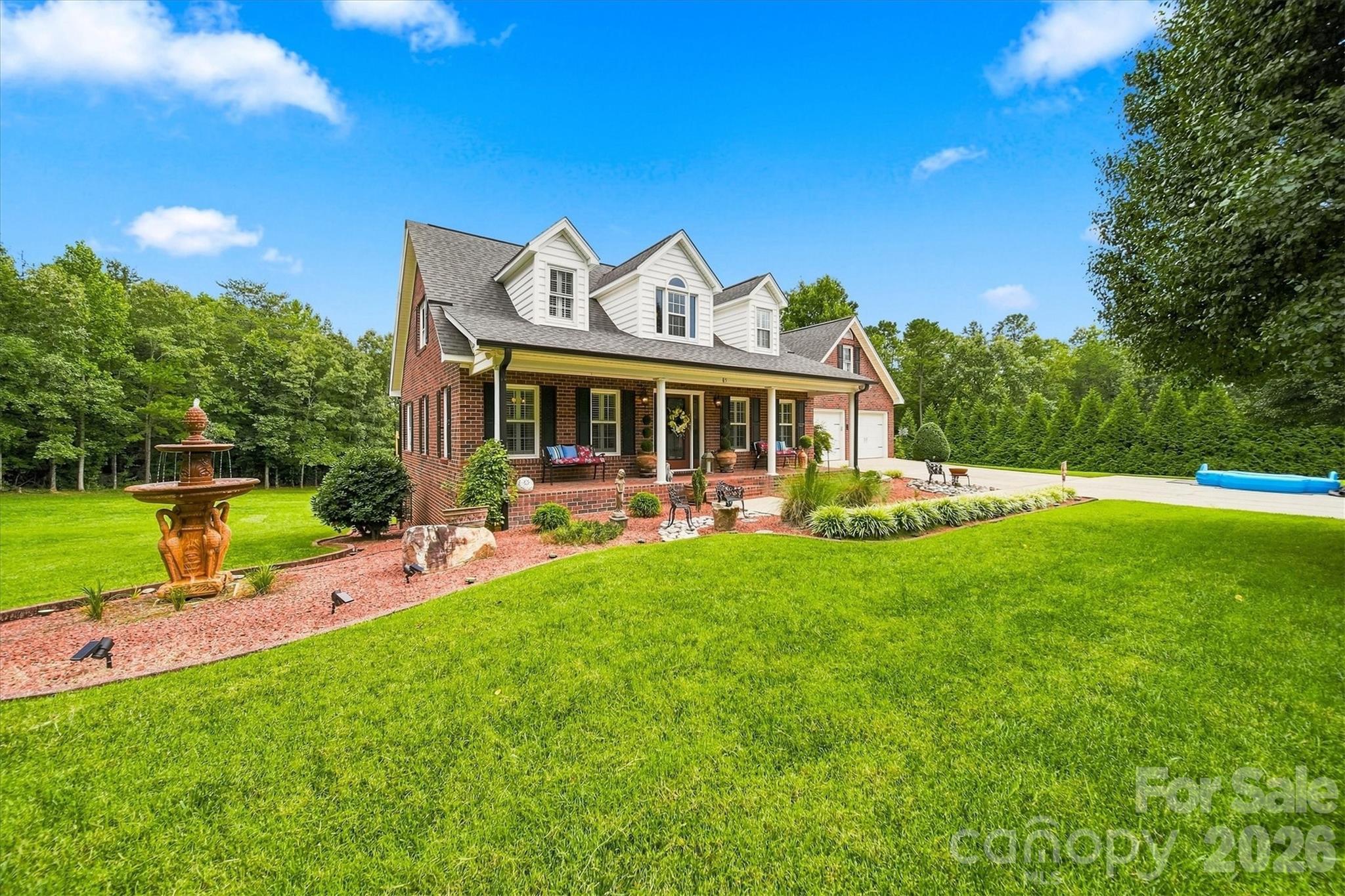 85 Charleston Court — Hickory