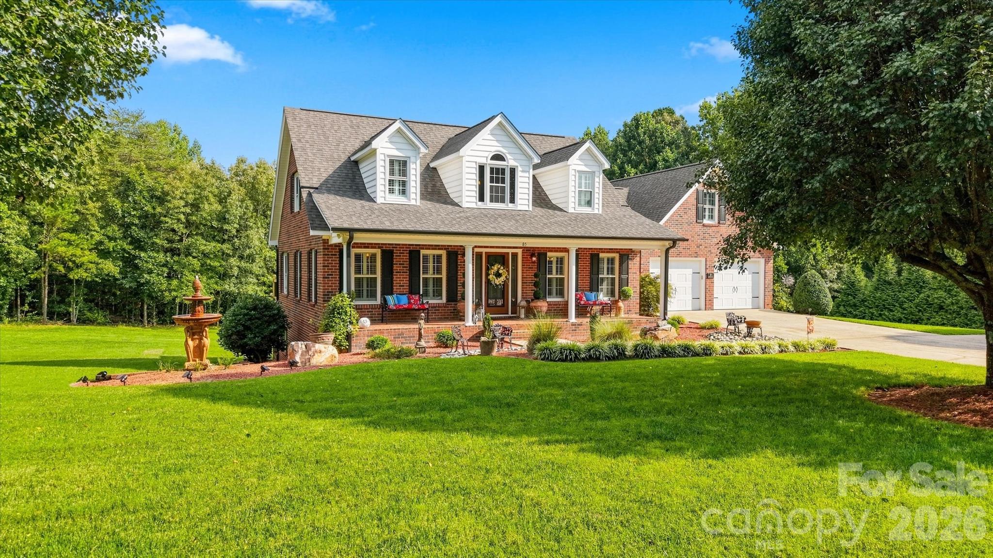 85 Charleston Court — Hickory