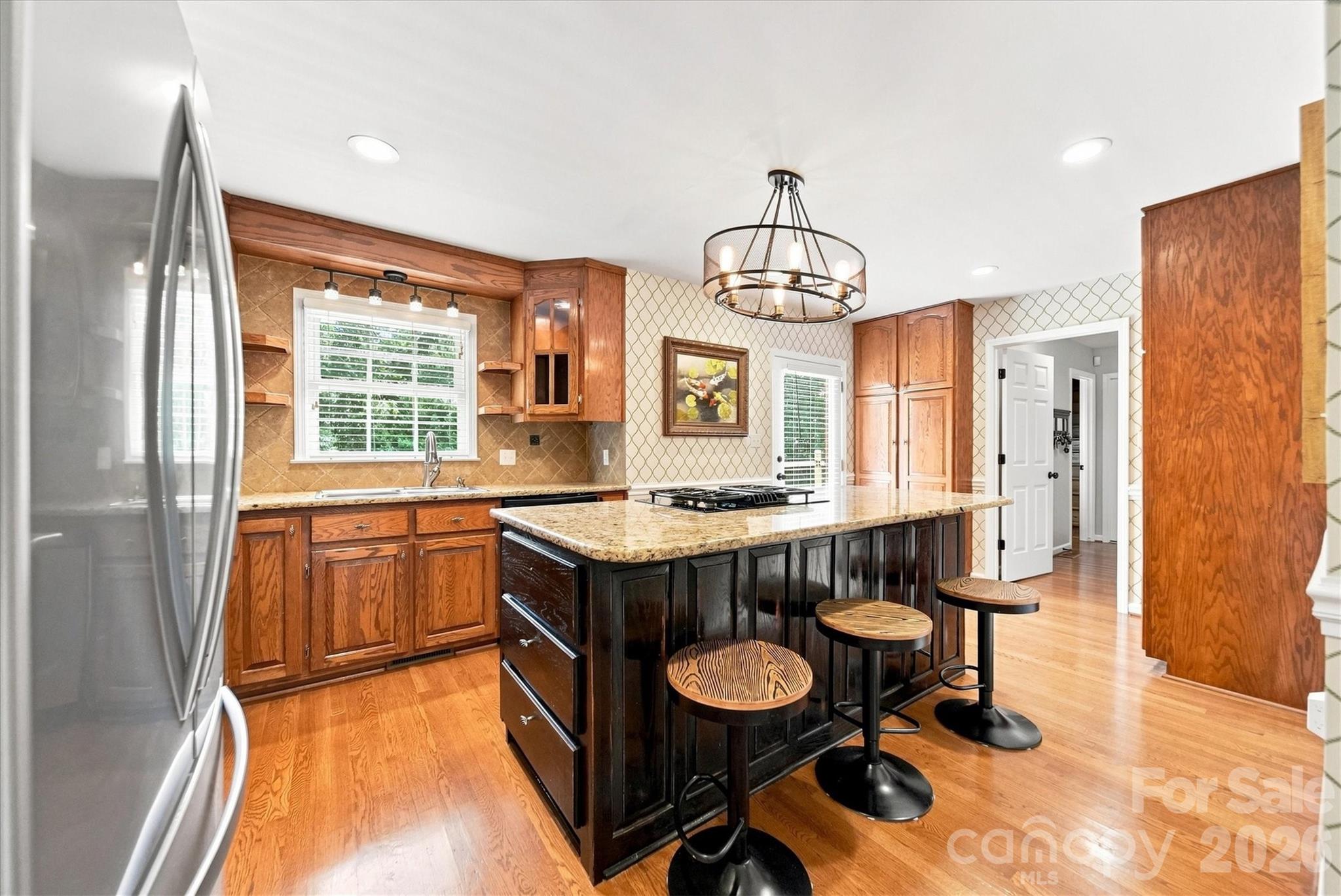 85 Charleston Court — Hickory