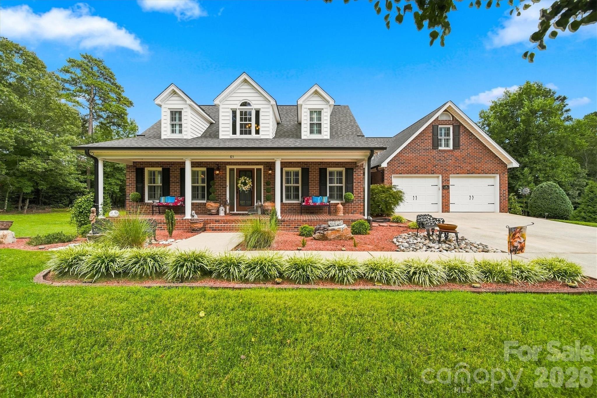 85 Charleston Court — Hickory