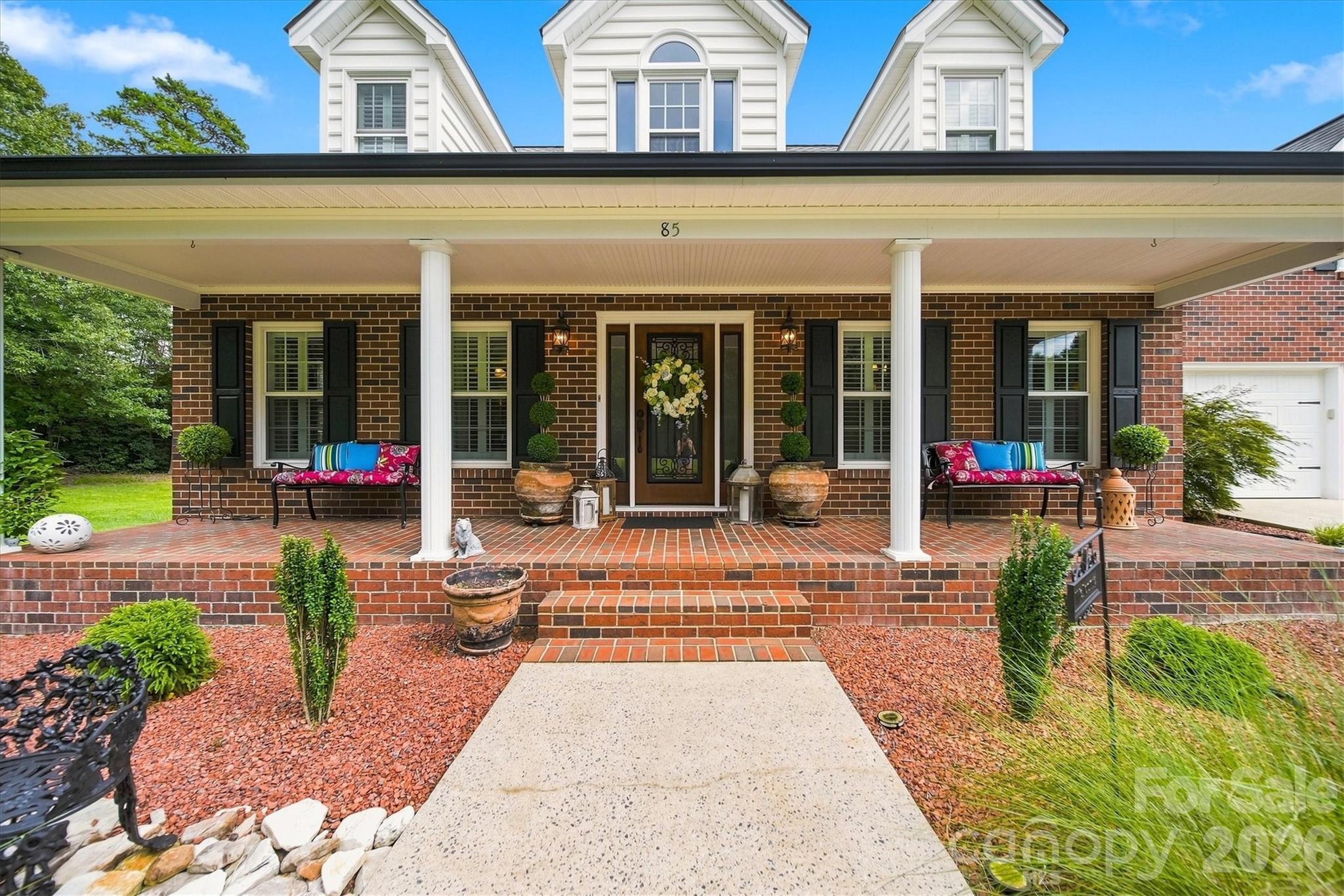 85 Charleston Court — Hickory
