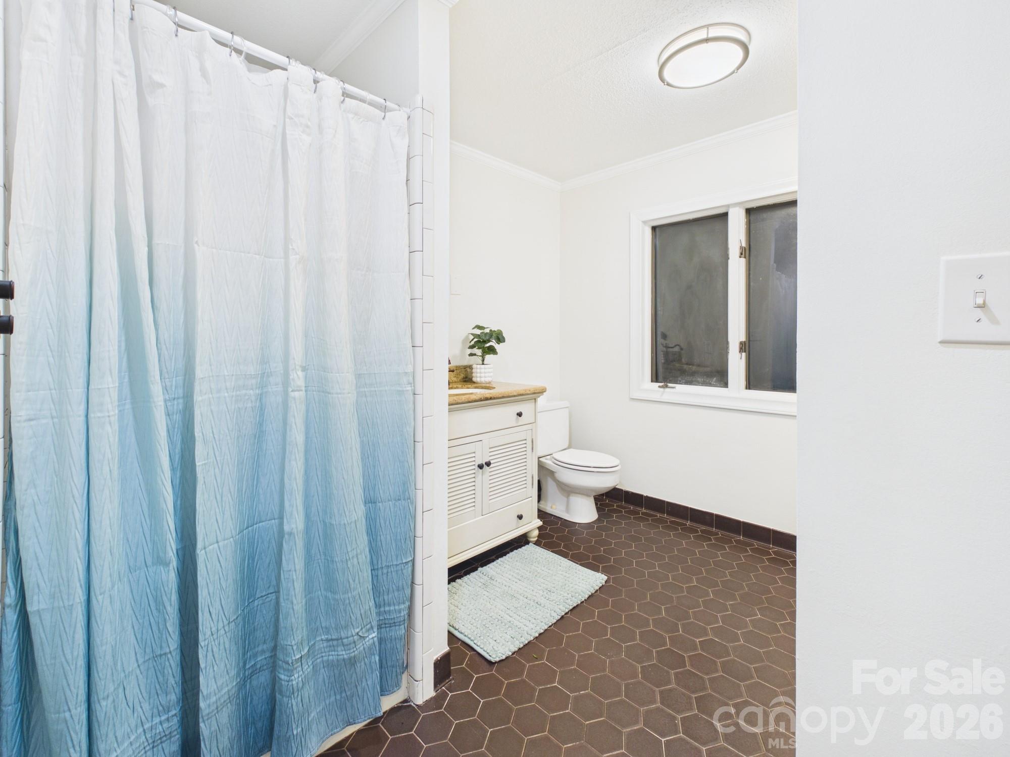 3750 11th Street NE — Hickory