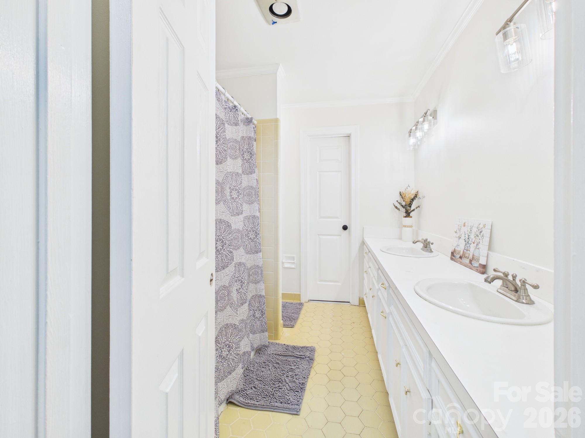 3750 11th Street NE — Hickory