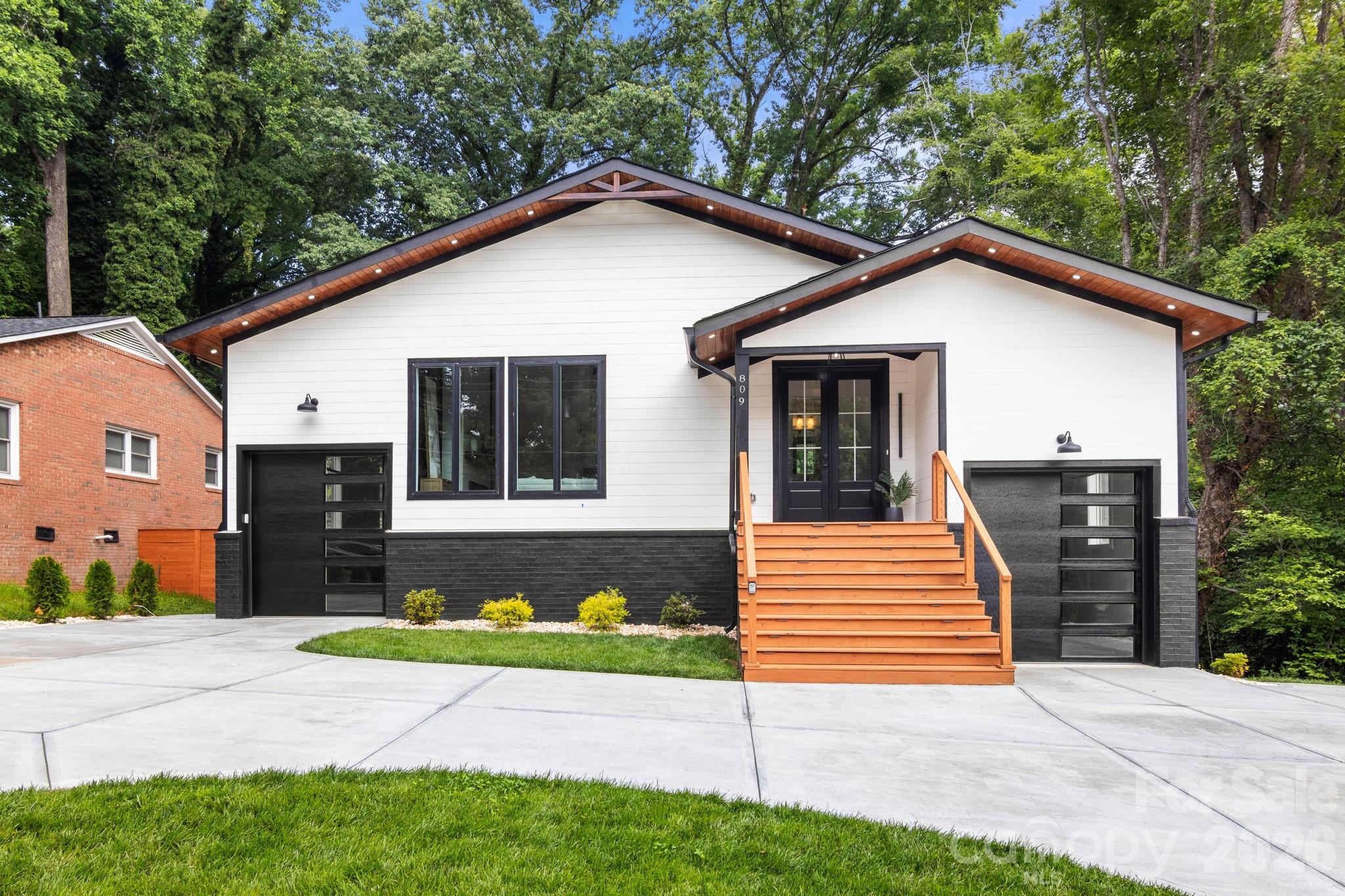 809 Crater Street — Charlotte