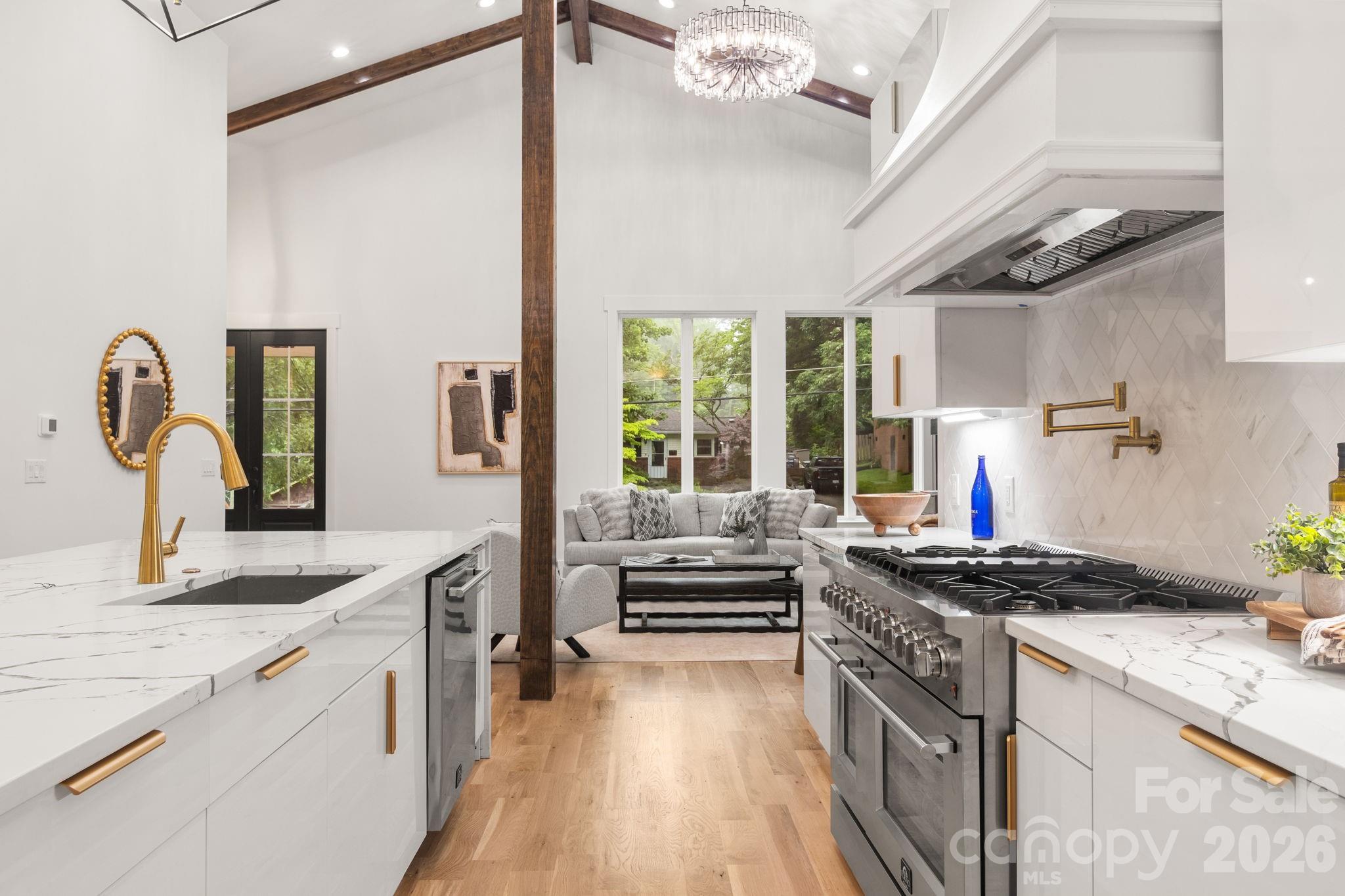 809 Crater Street — Charlotte