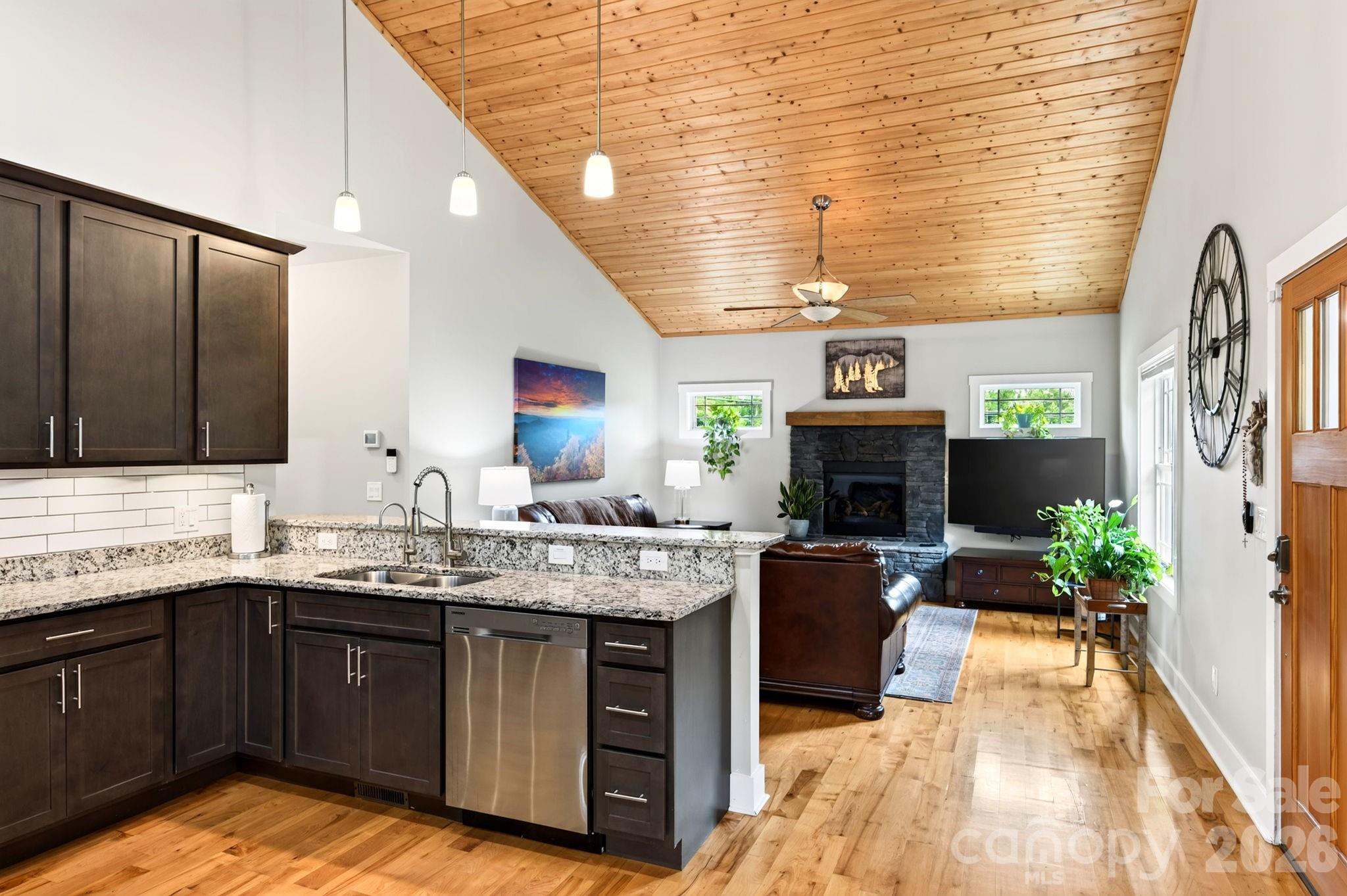 7 Addison Fisher Way — Asheville