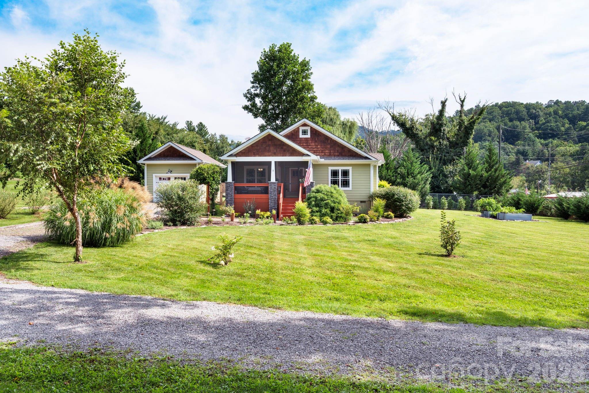 7 Addison Fisher Way — Asheville