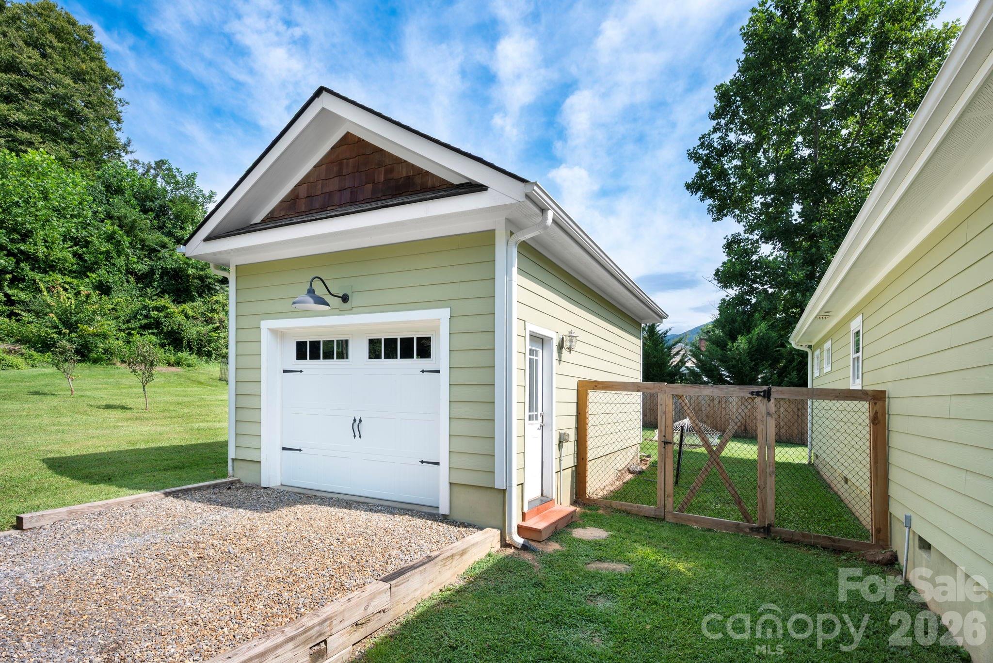 7 Addison Fisher Way — Asheville