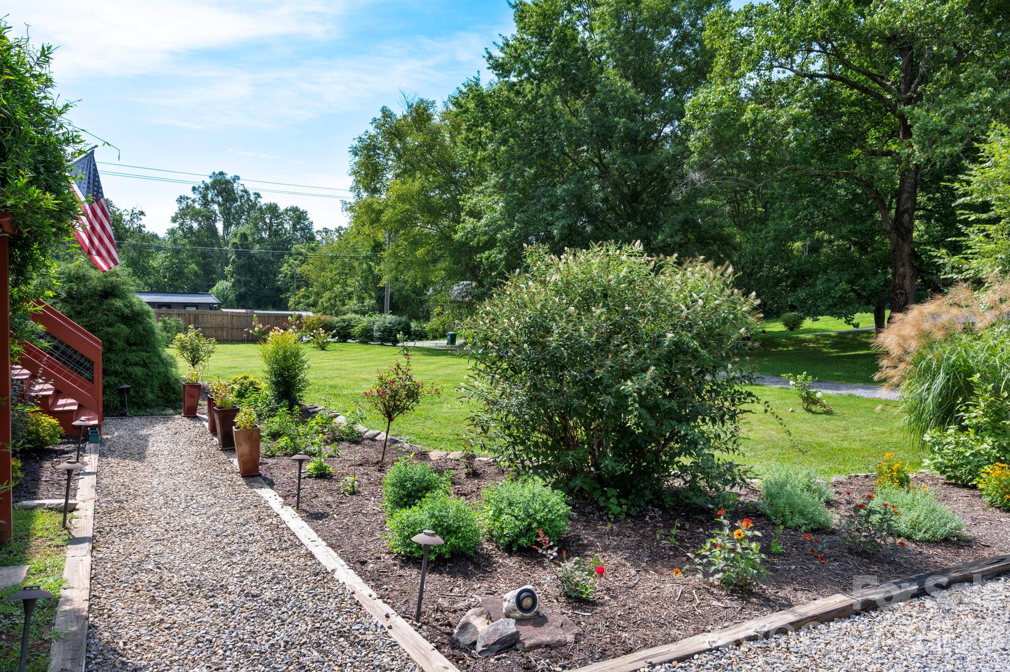 7 Addison Fisher Way — Asheville