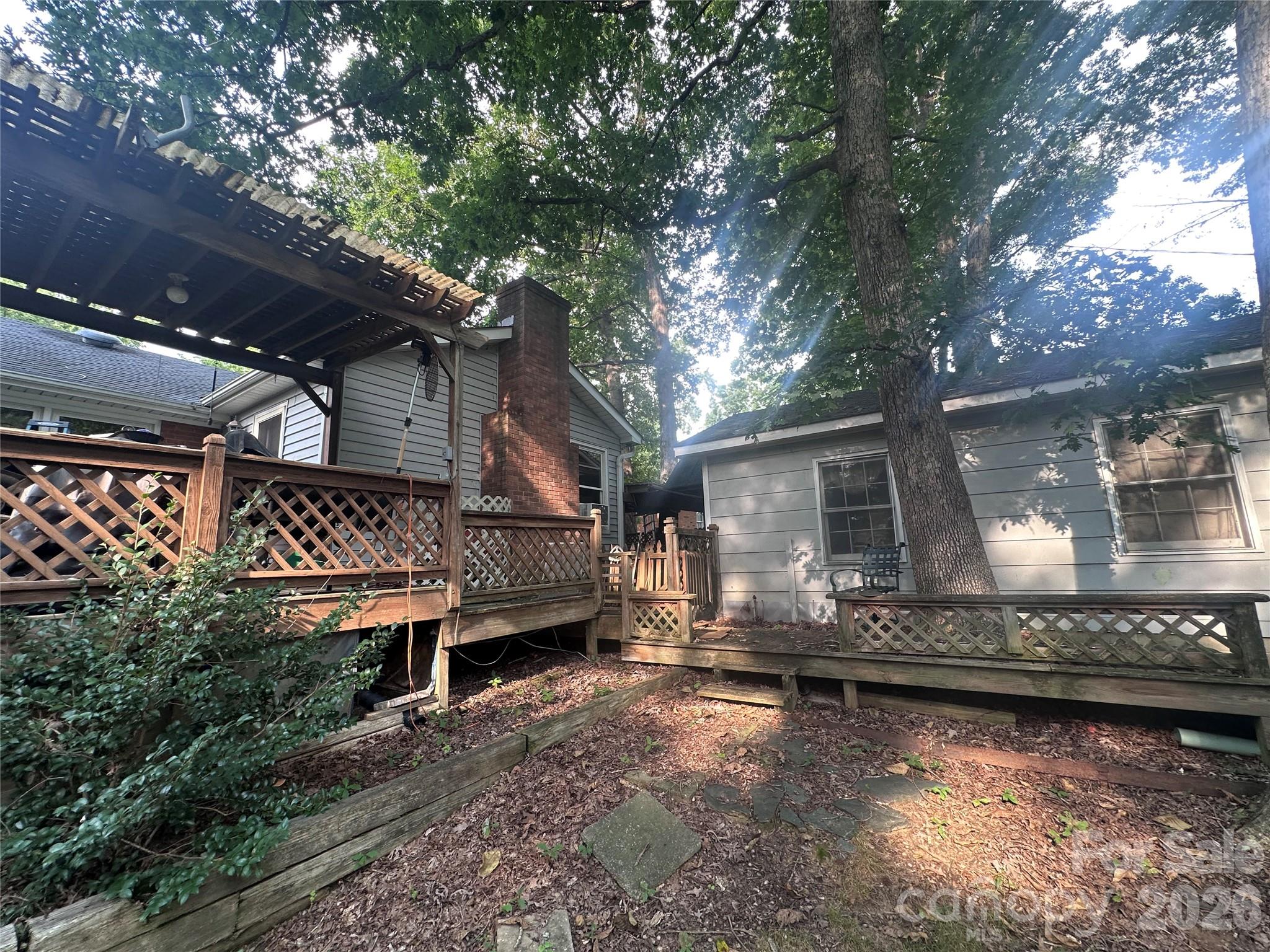 7216 Lockmont Drive — Charlotte