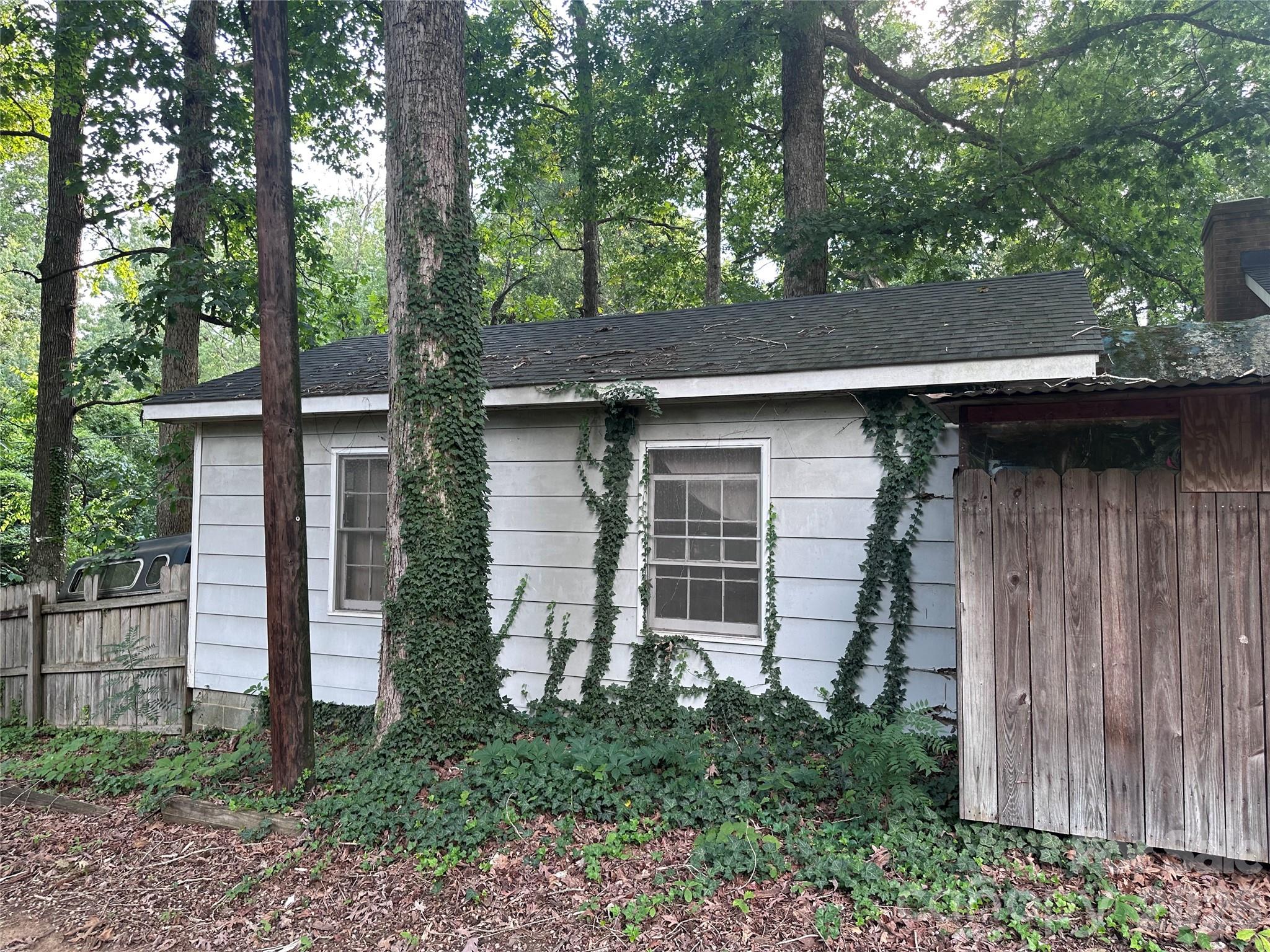 7216 Lockmont Drive — Charlotte