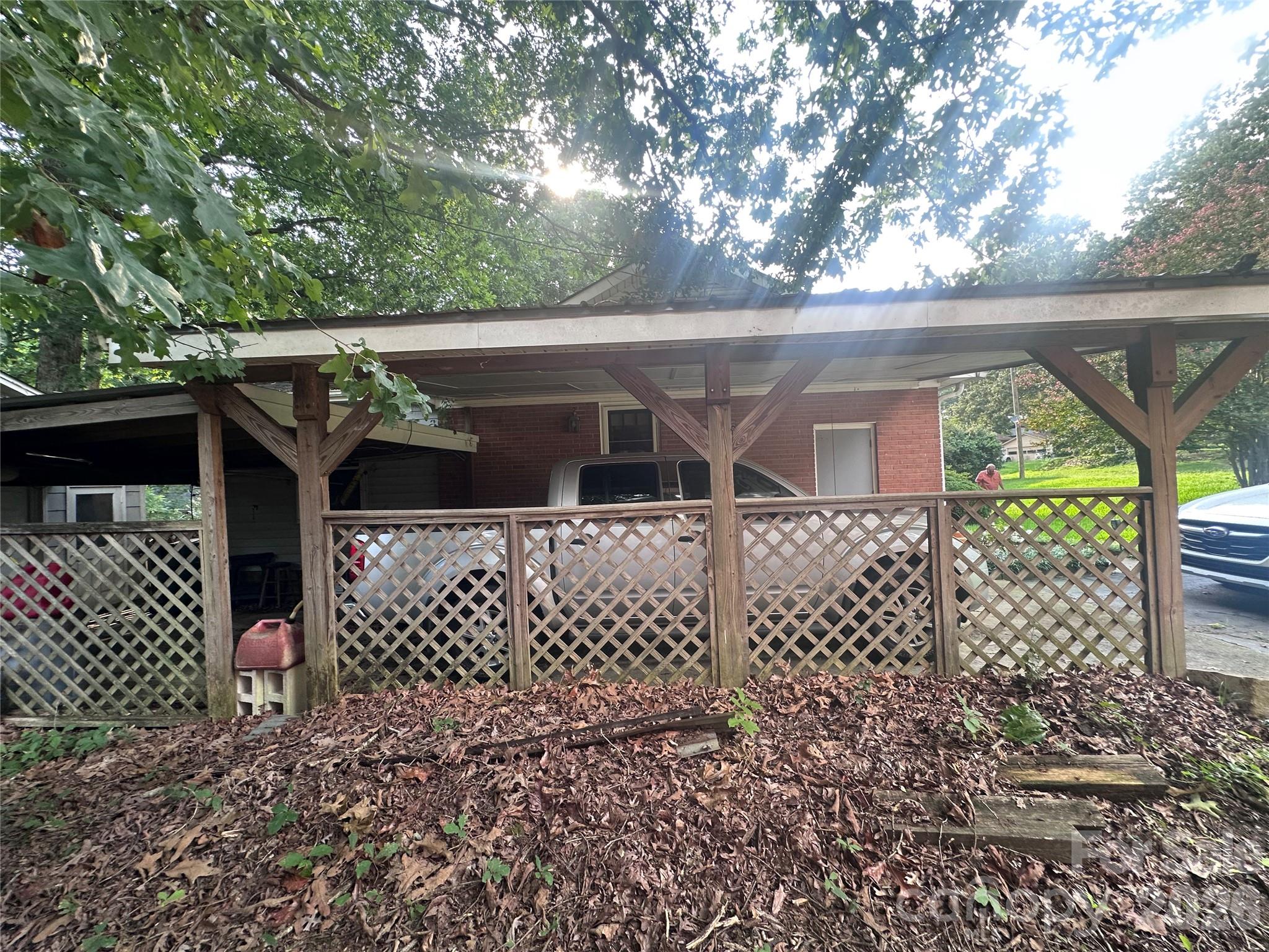 7216 Lockmont Drive — Charlotte